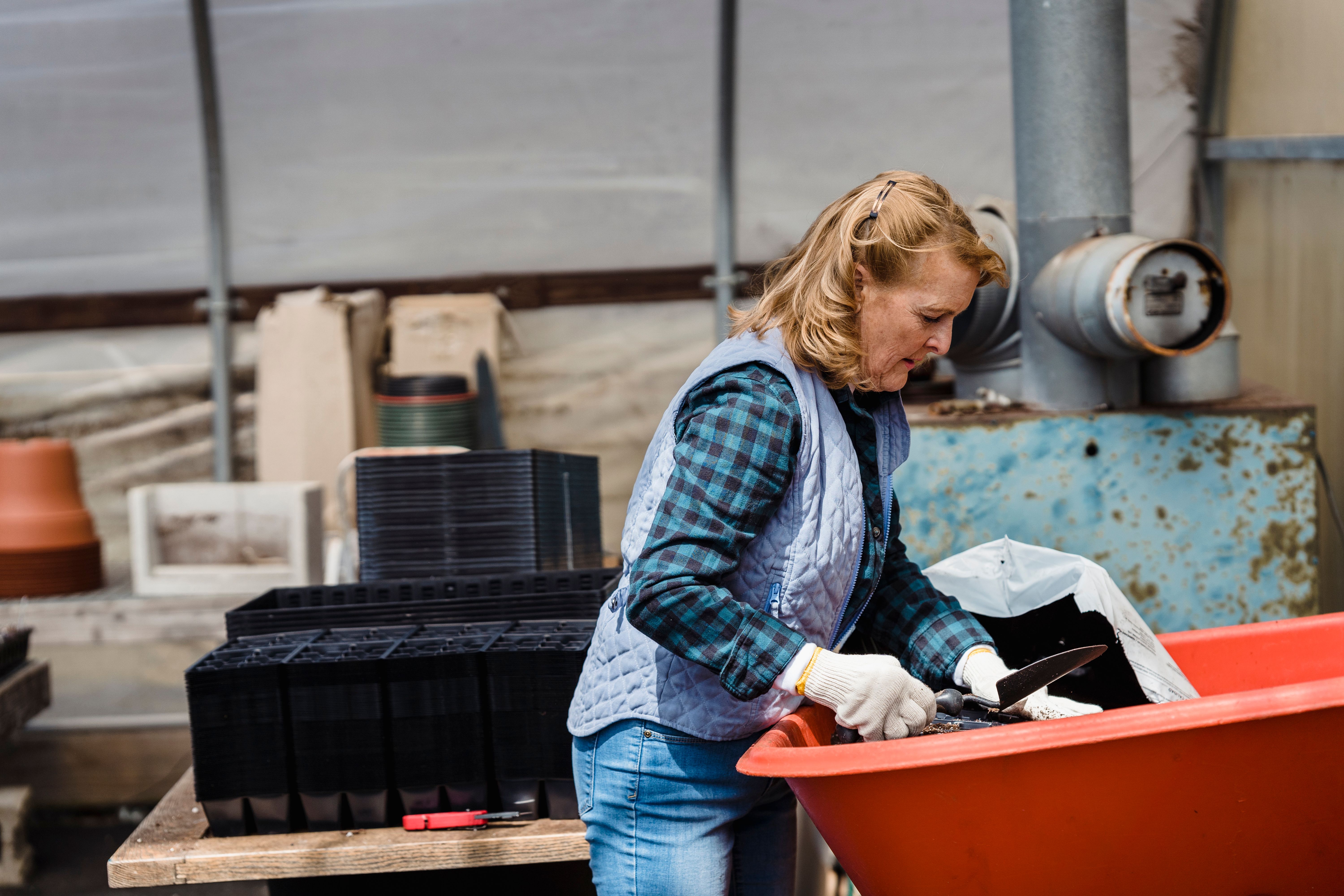 Woman working in a green house | Source: Pexels