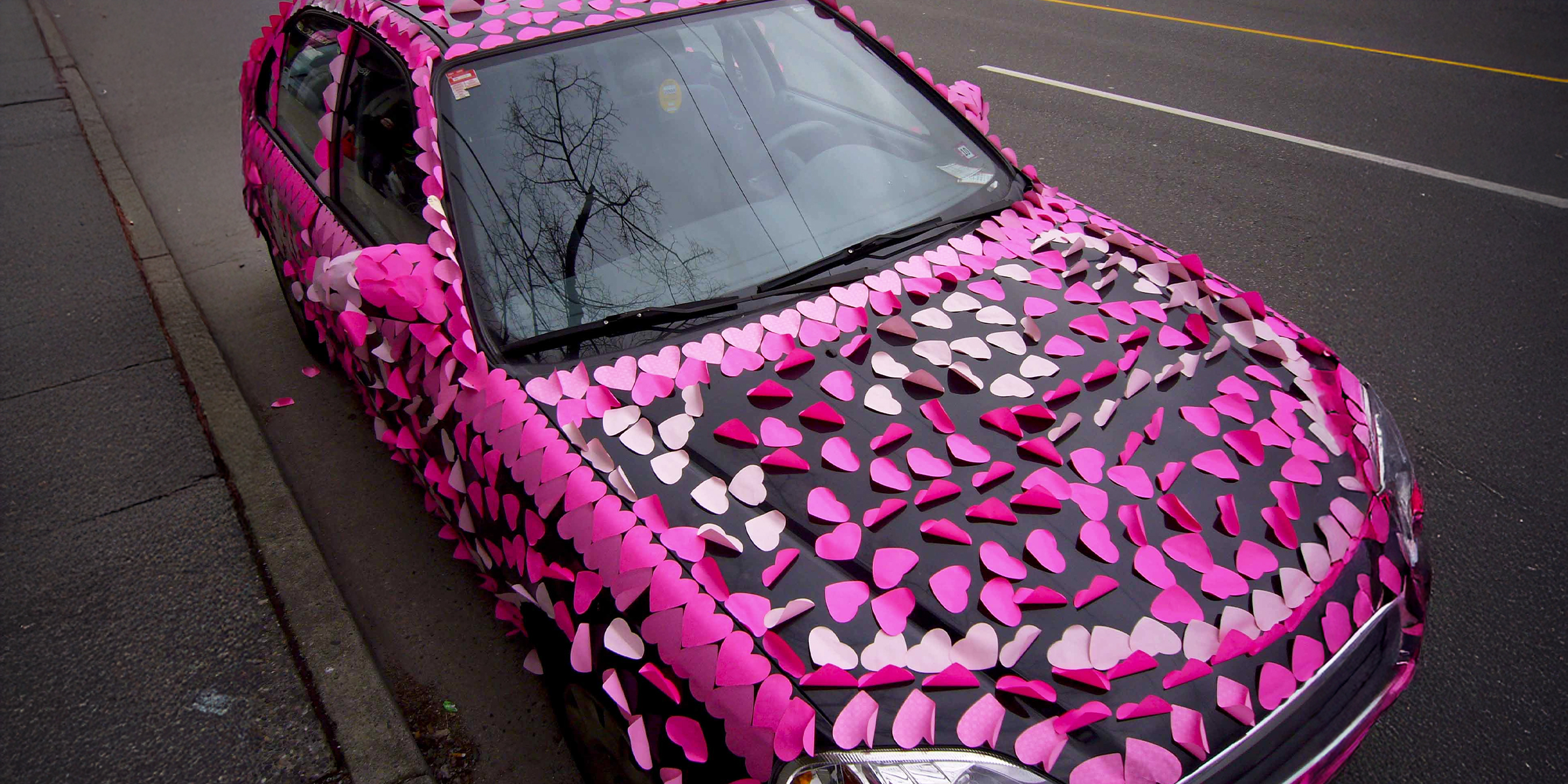 A car with paper hearts | Source: flickr.com/sashafatcat/CC BY 2.0