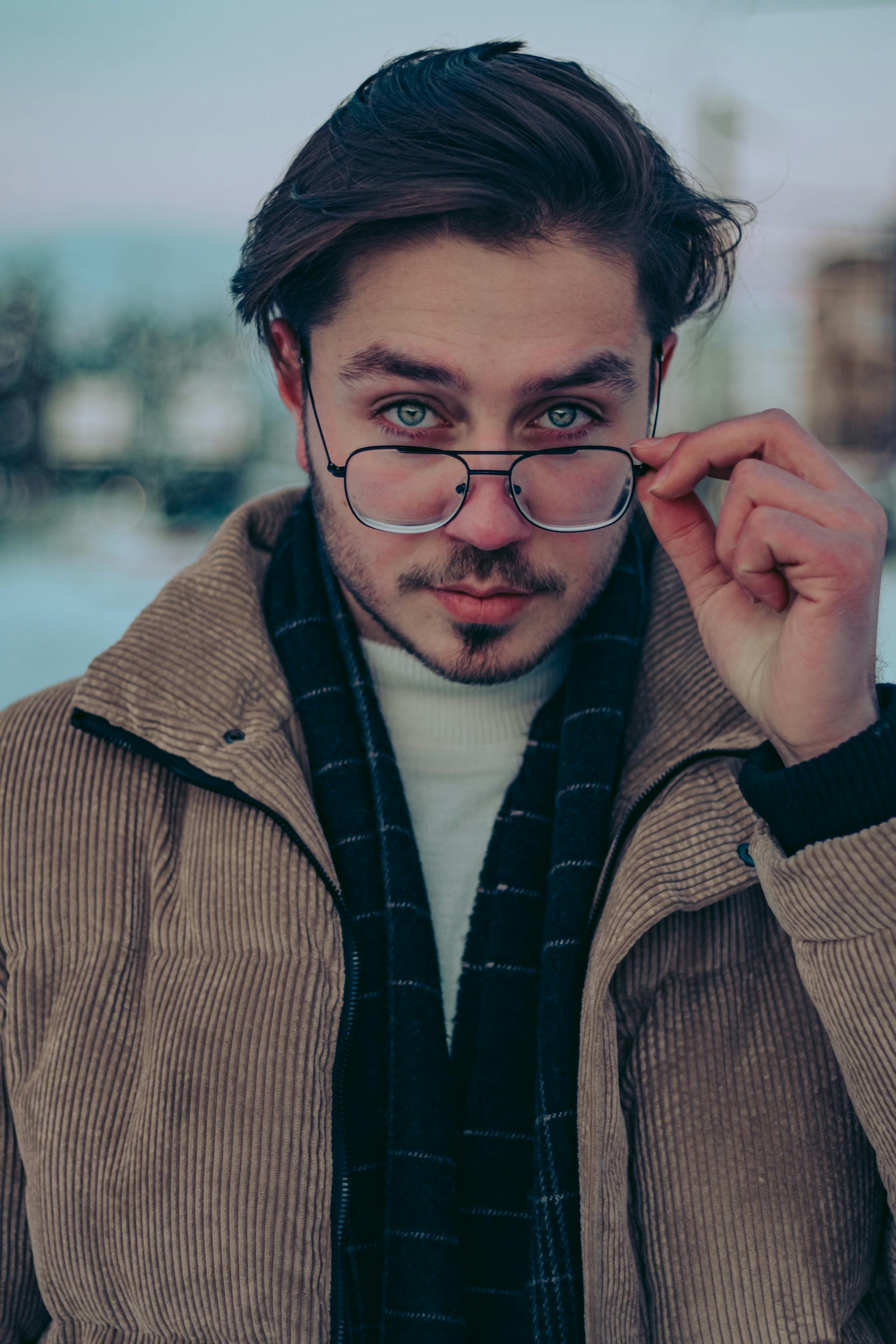 A stern man staring at someone | Source: Pexels