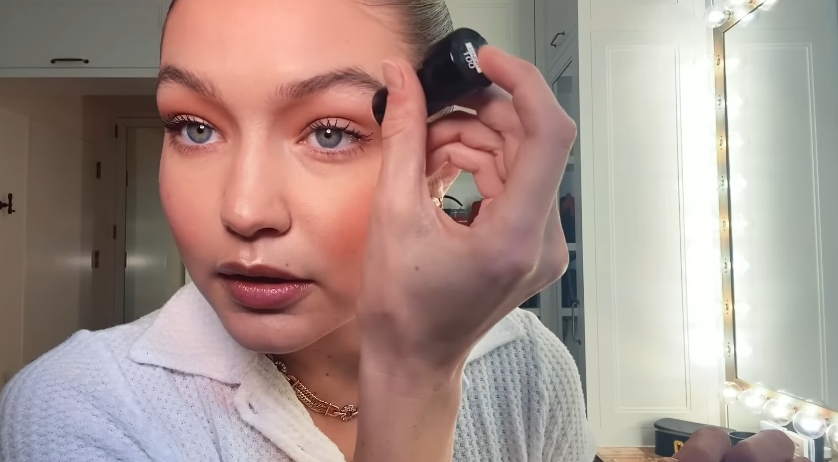 Gigi Hadid doing her makeup routine from a video dated February 4, 2021. | Source: YouTube/Vogue