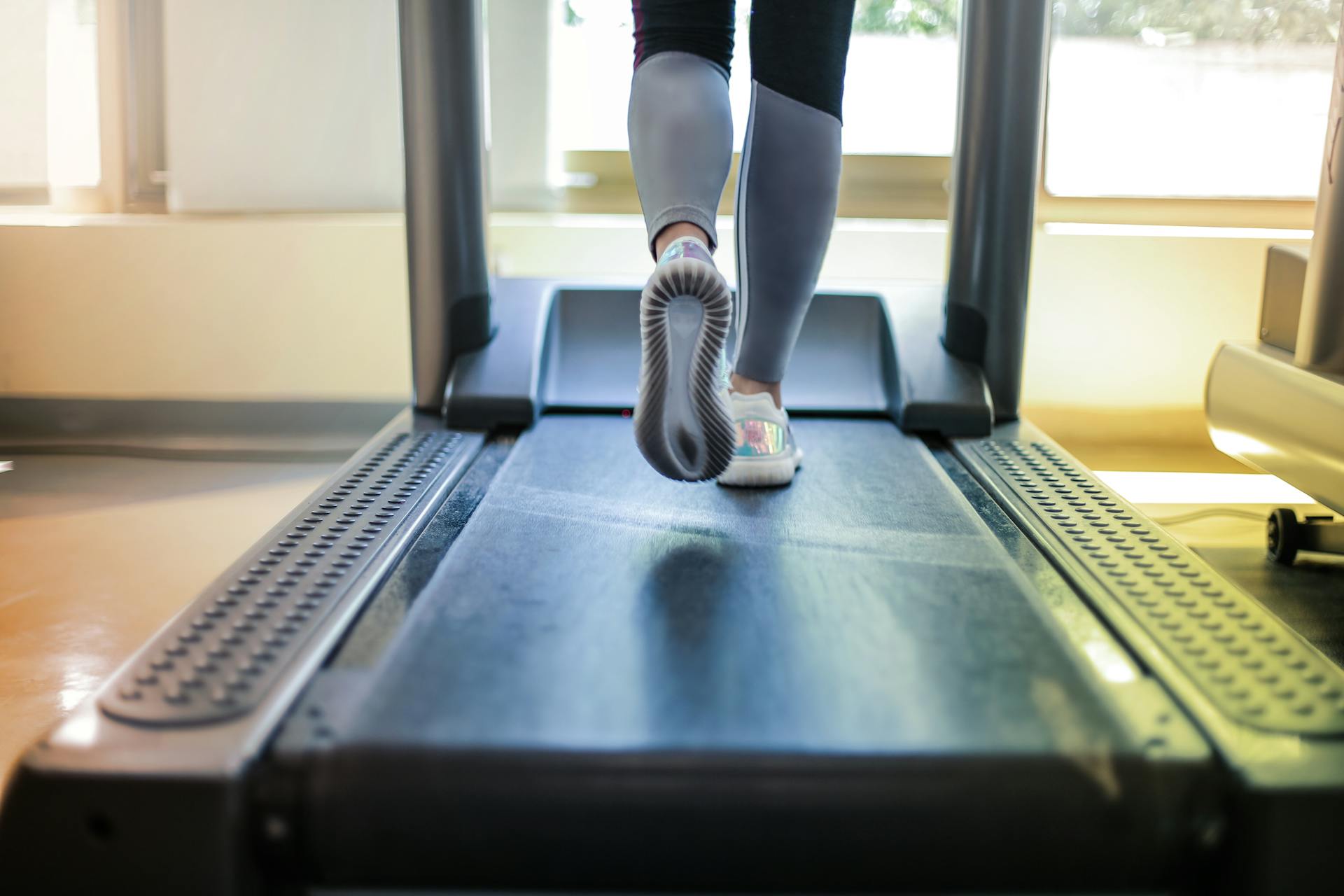 A woman on a treadmill | Source: Pexels