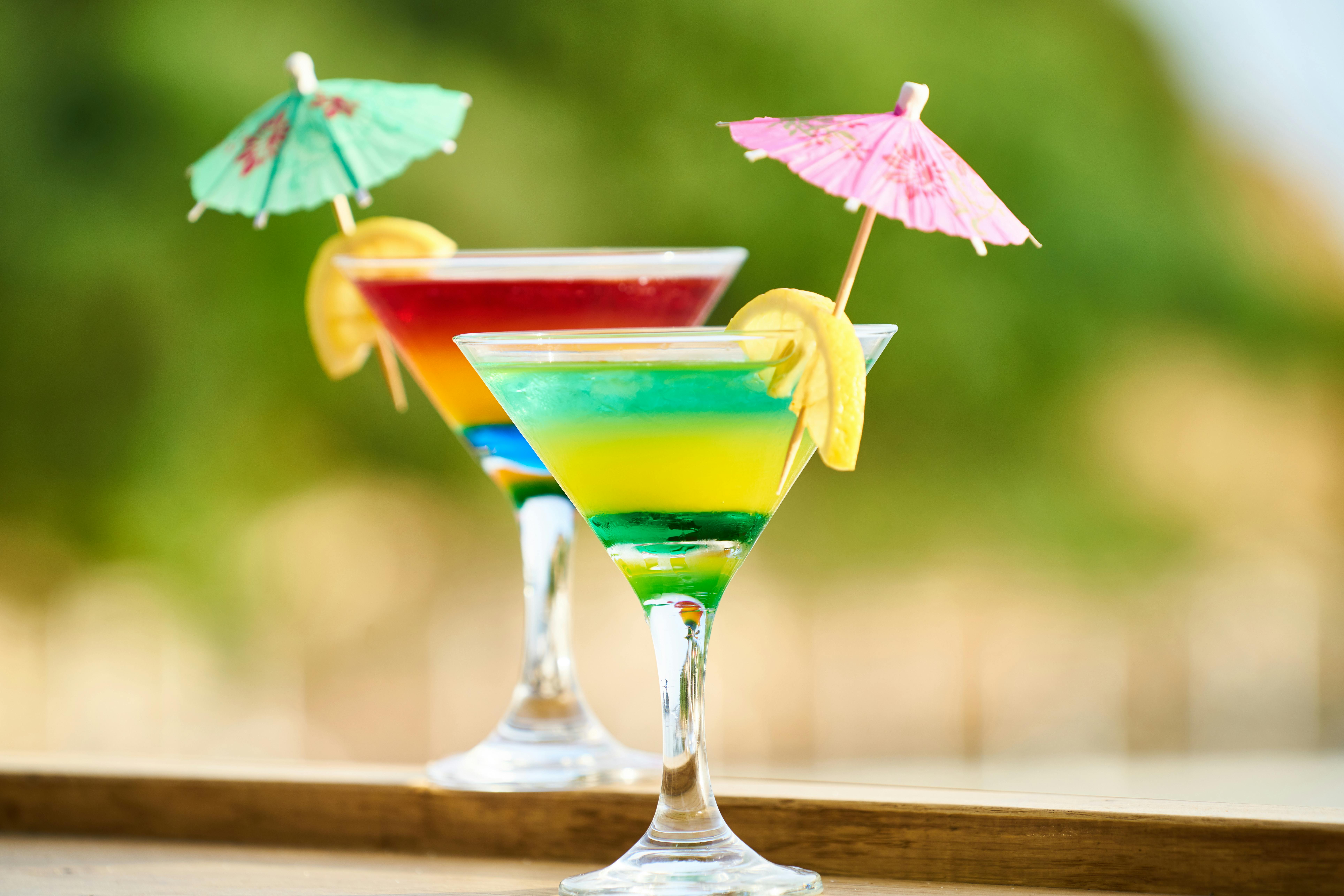 Two cocktails with umbrellas | Source: Pexels
