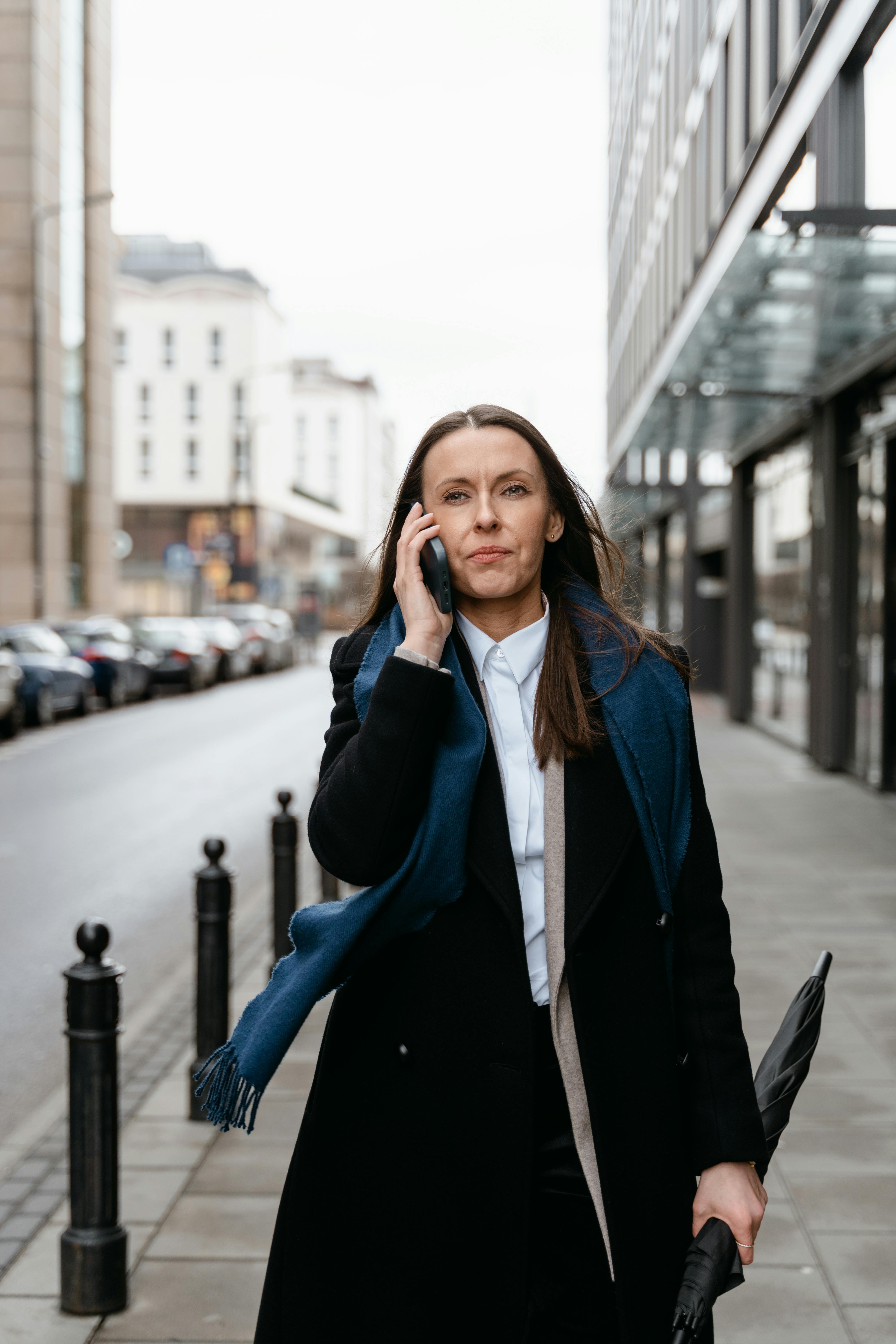A serious woman on a call | Source: Pexels