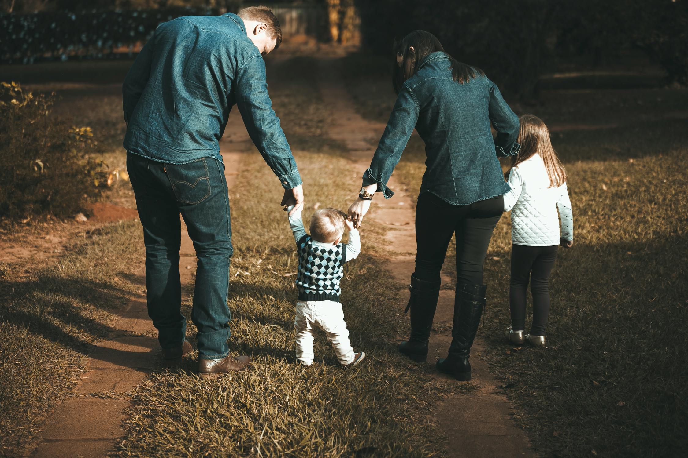 A happy family with kids | Source: Pexels