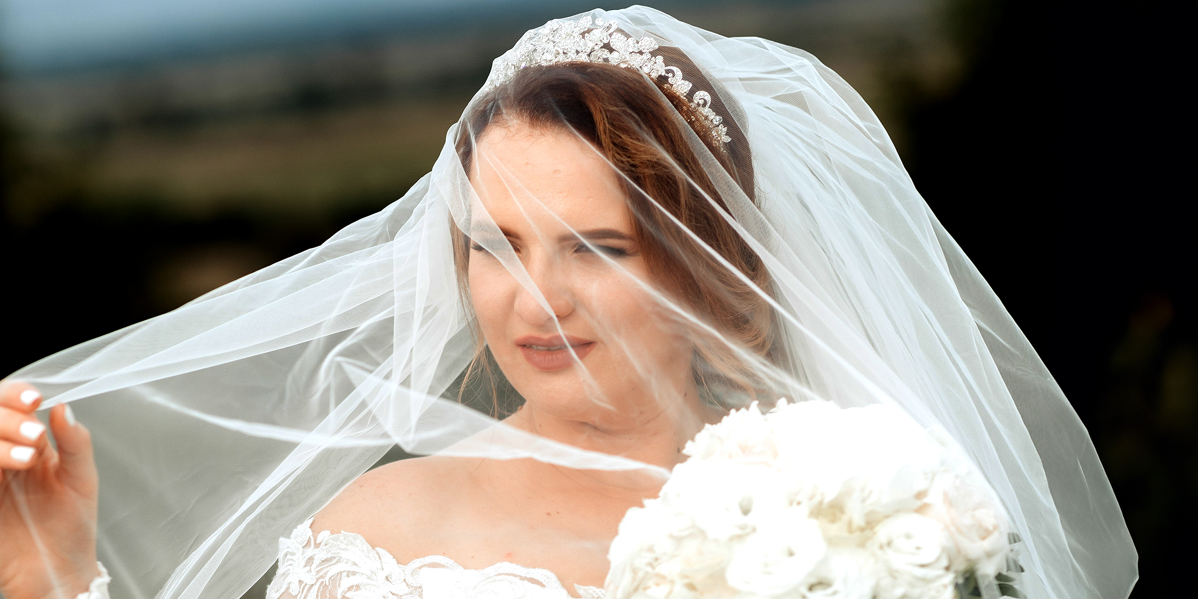 A smiling bride | Source: Shutterstock