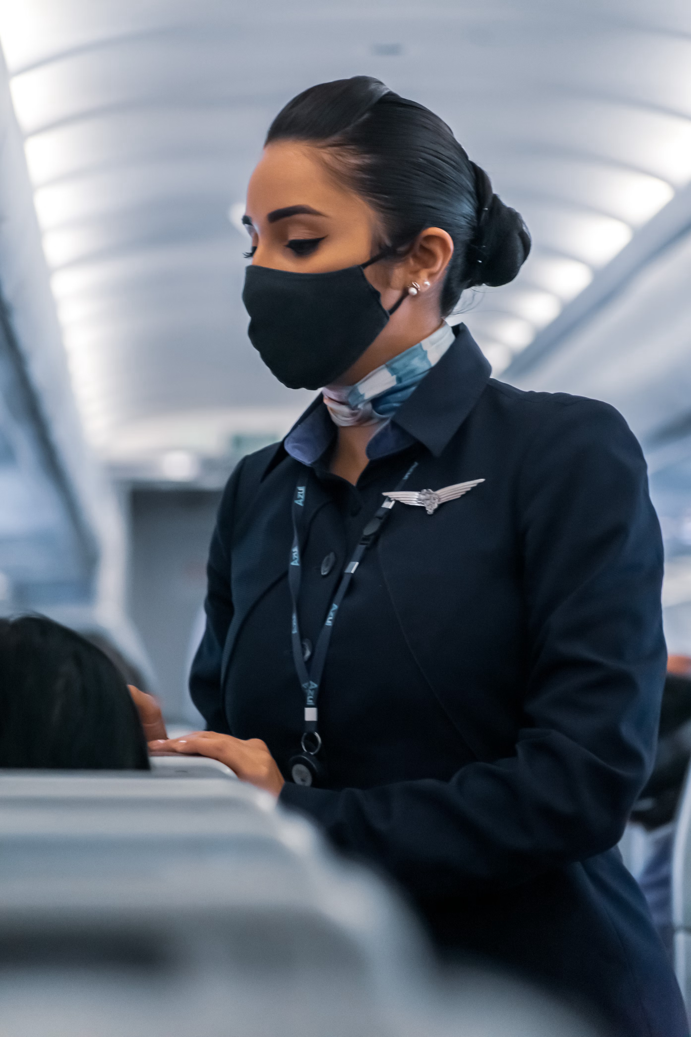 Flight attendant talking to the passengers | Source: Unsplash