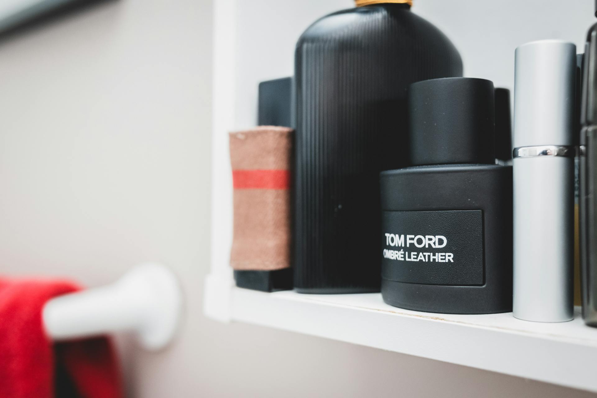 Bottles of perfume in a bathroom | Source: Pexels