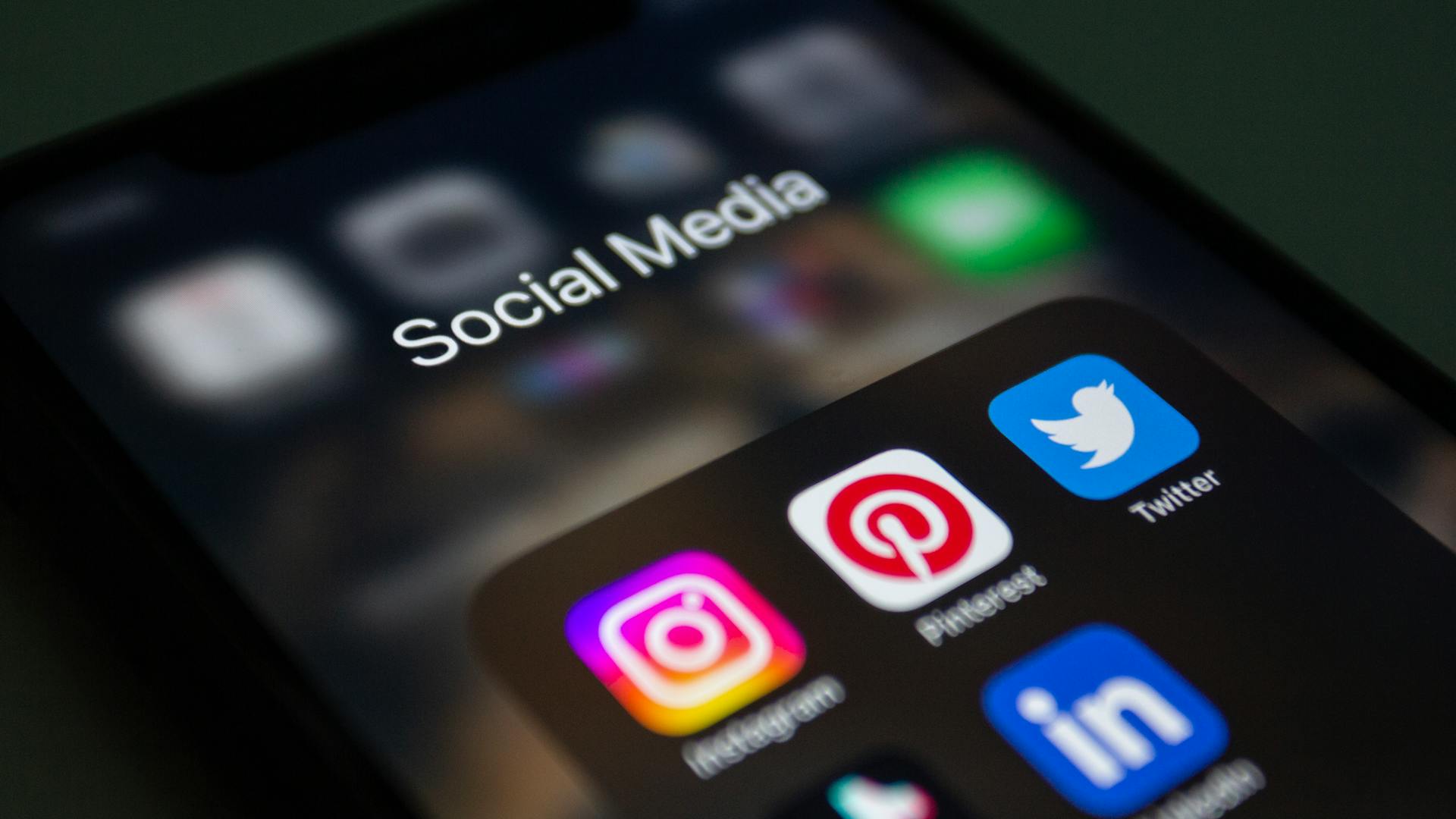 Social media icons on a phone screen | Source: Pexels