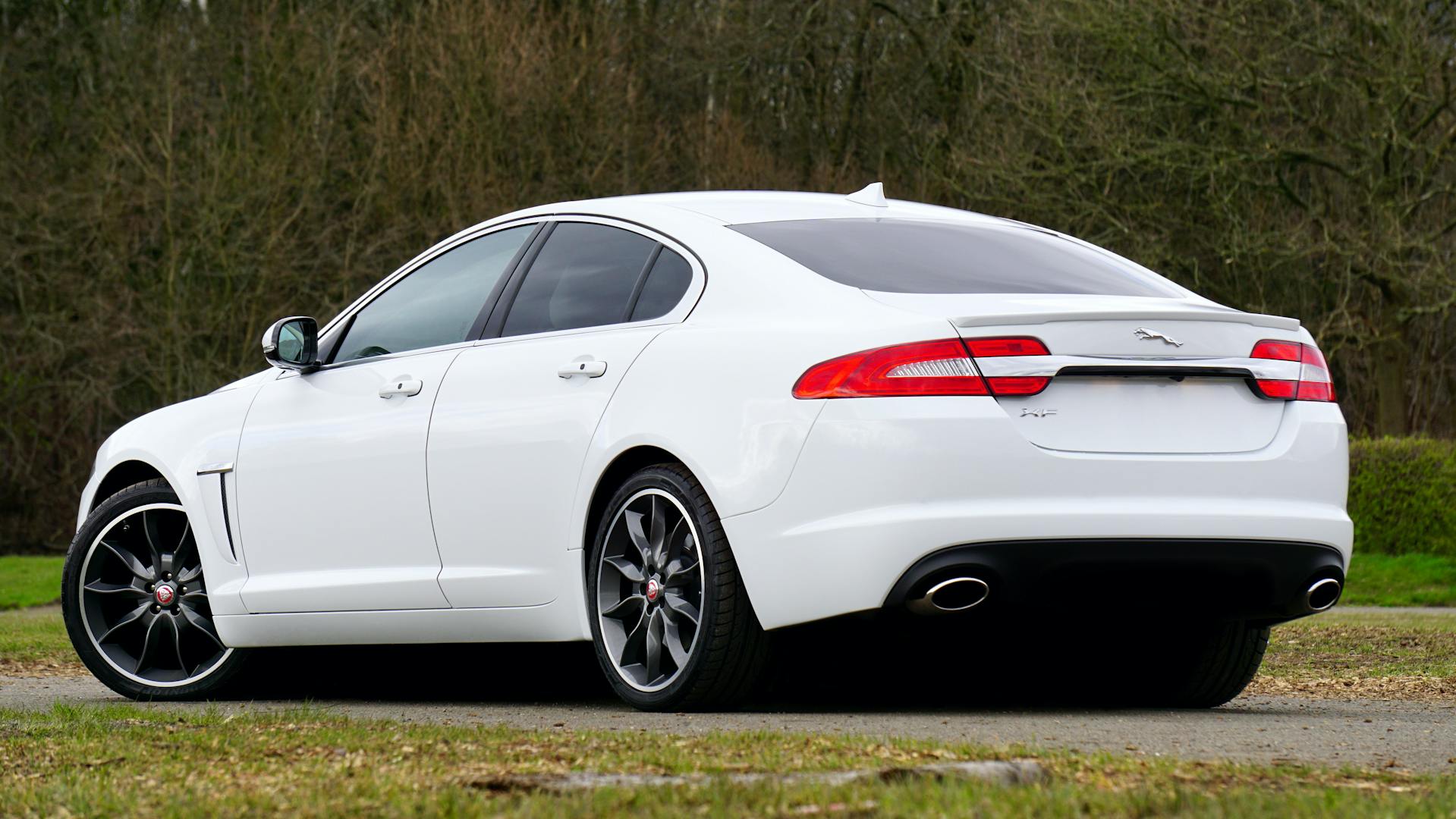 A white car | Source: Pexels