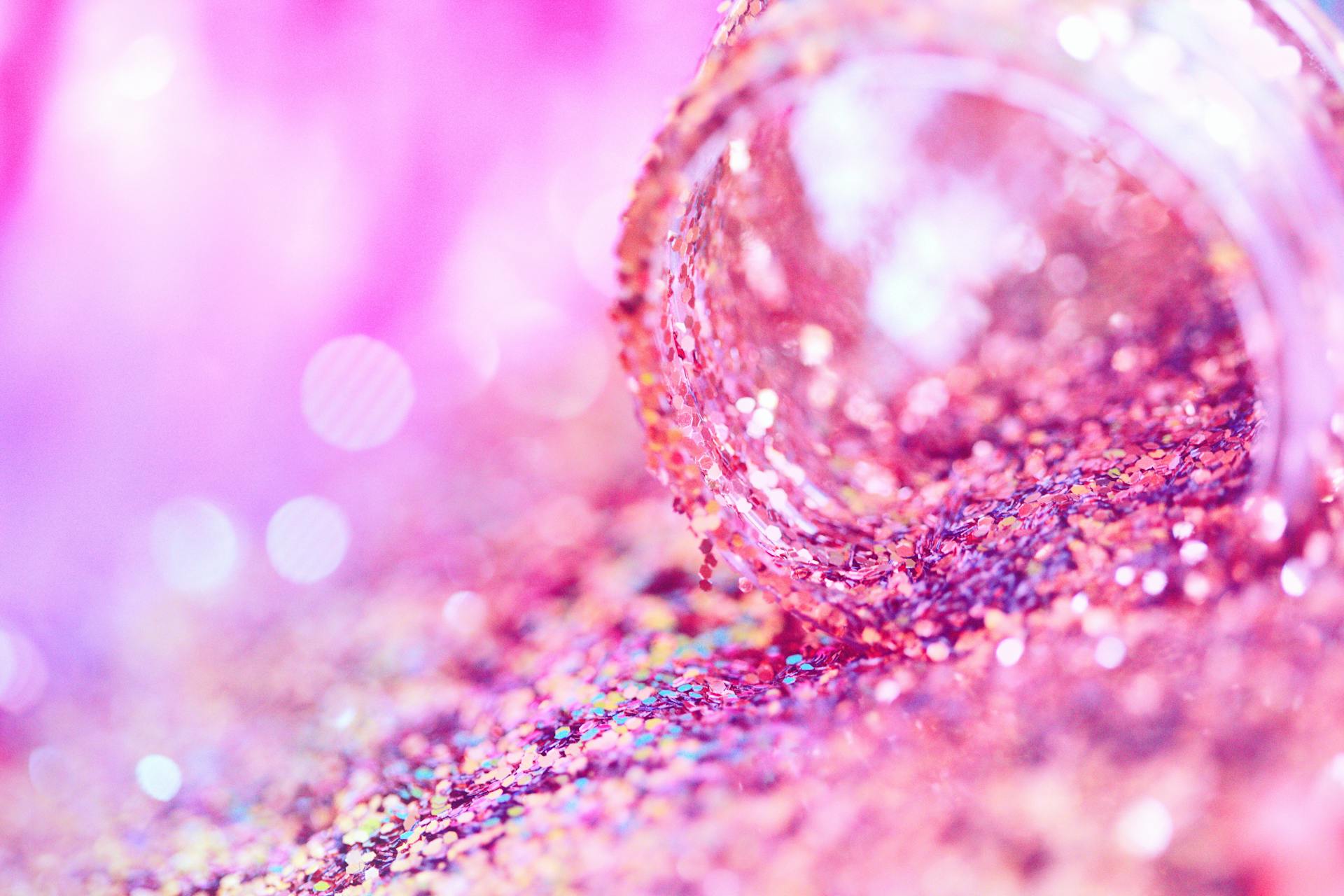 A close-up shot of glitter | Source: Pexels