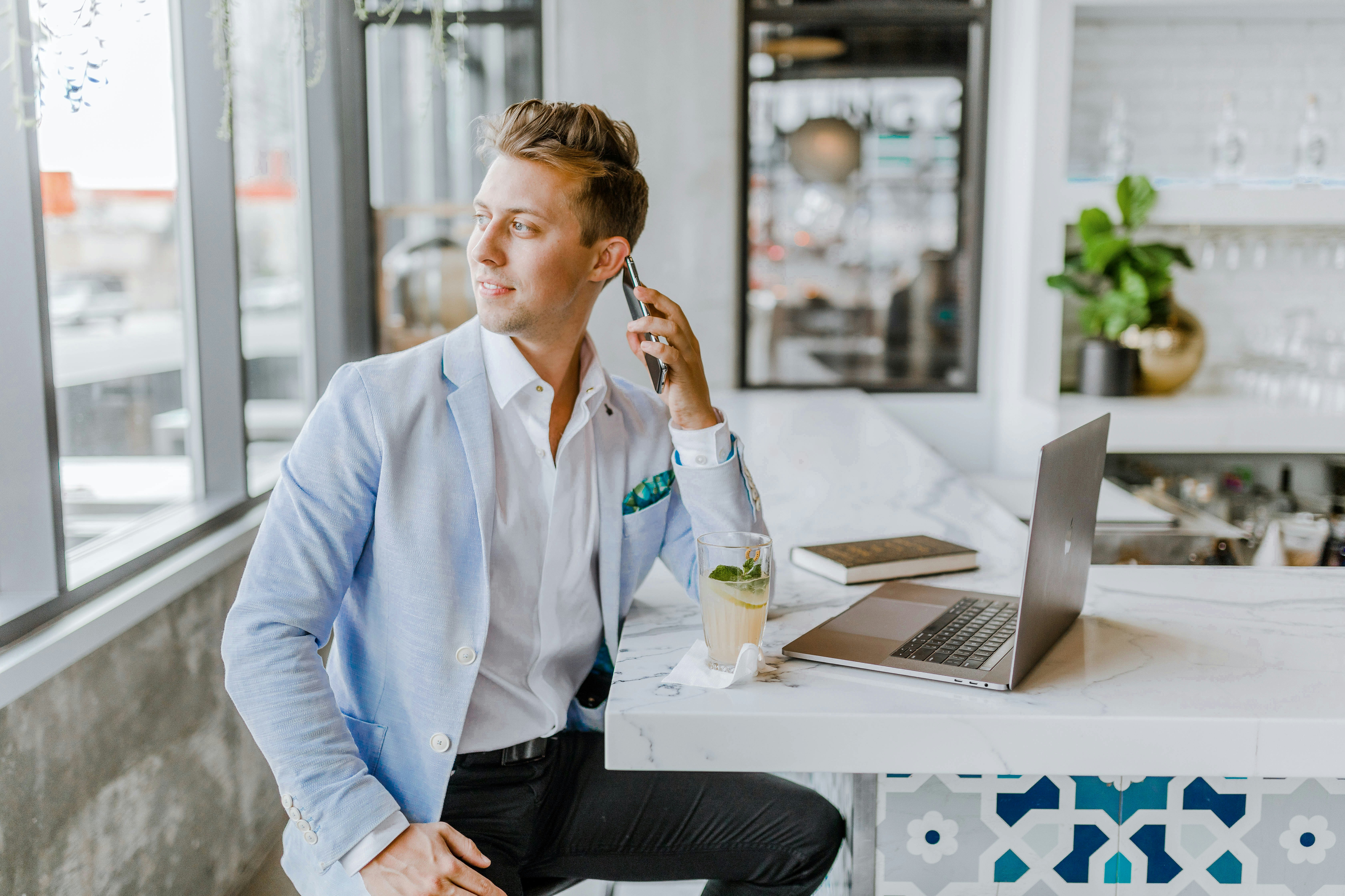 A salesman in a suit working | Source: Unsplash