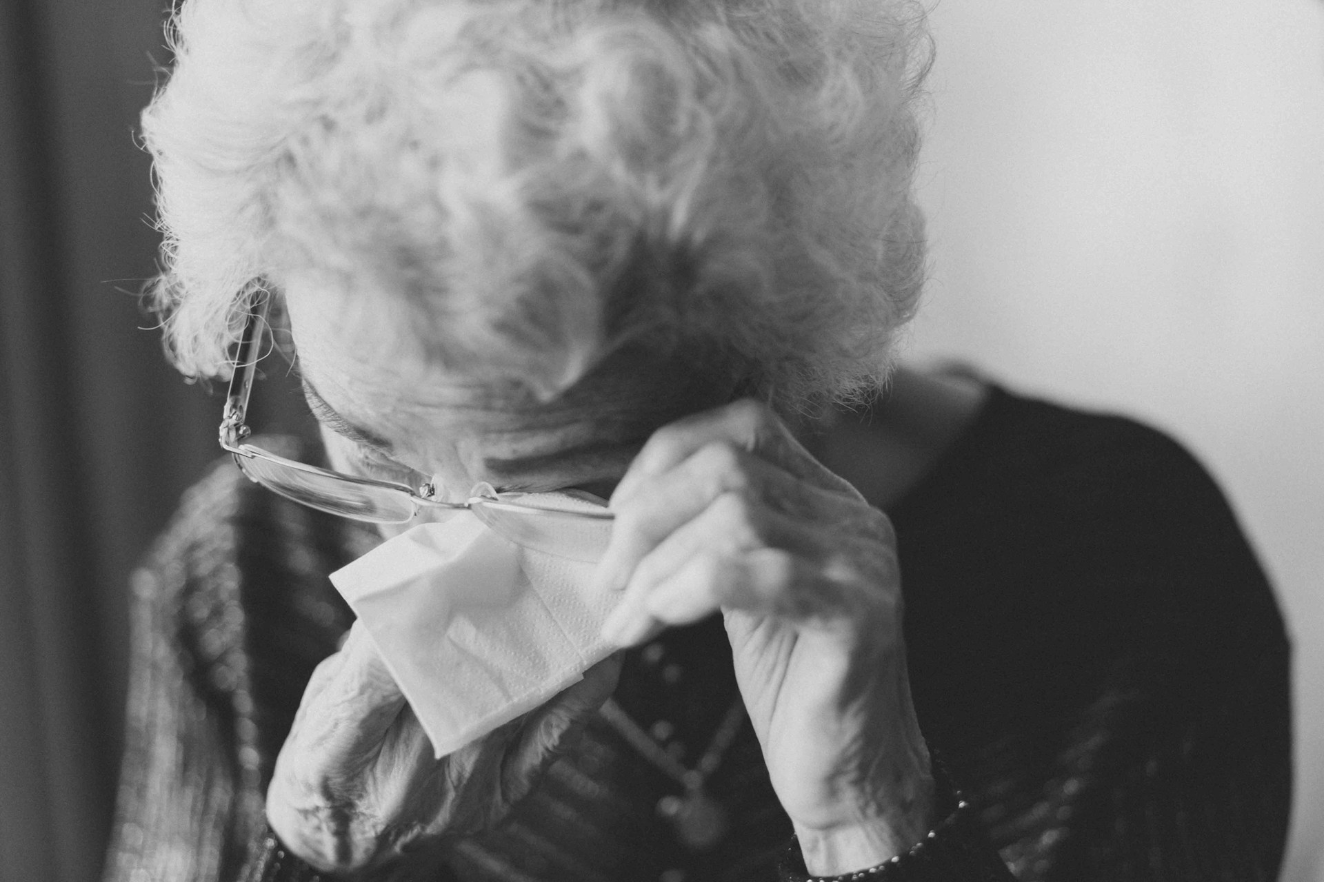 A heartbroken elderly woman | Source: Unsplash