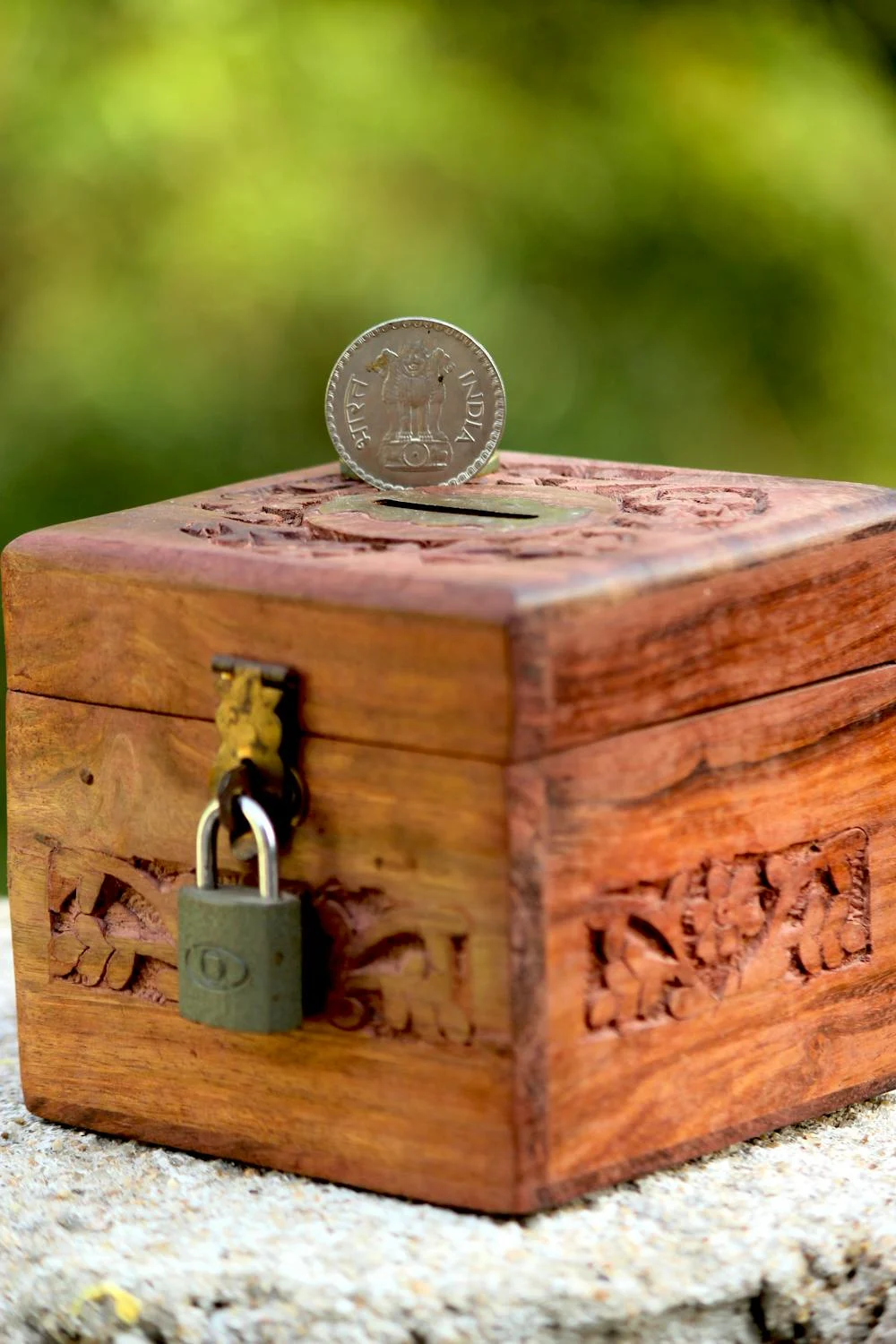 A small wooden box | Source: Pexels