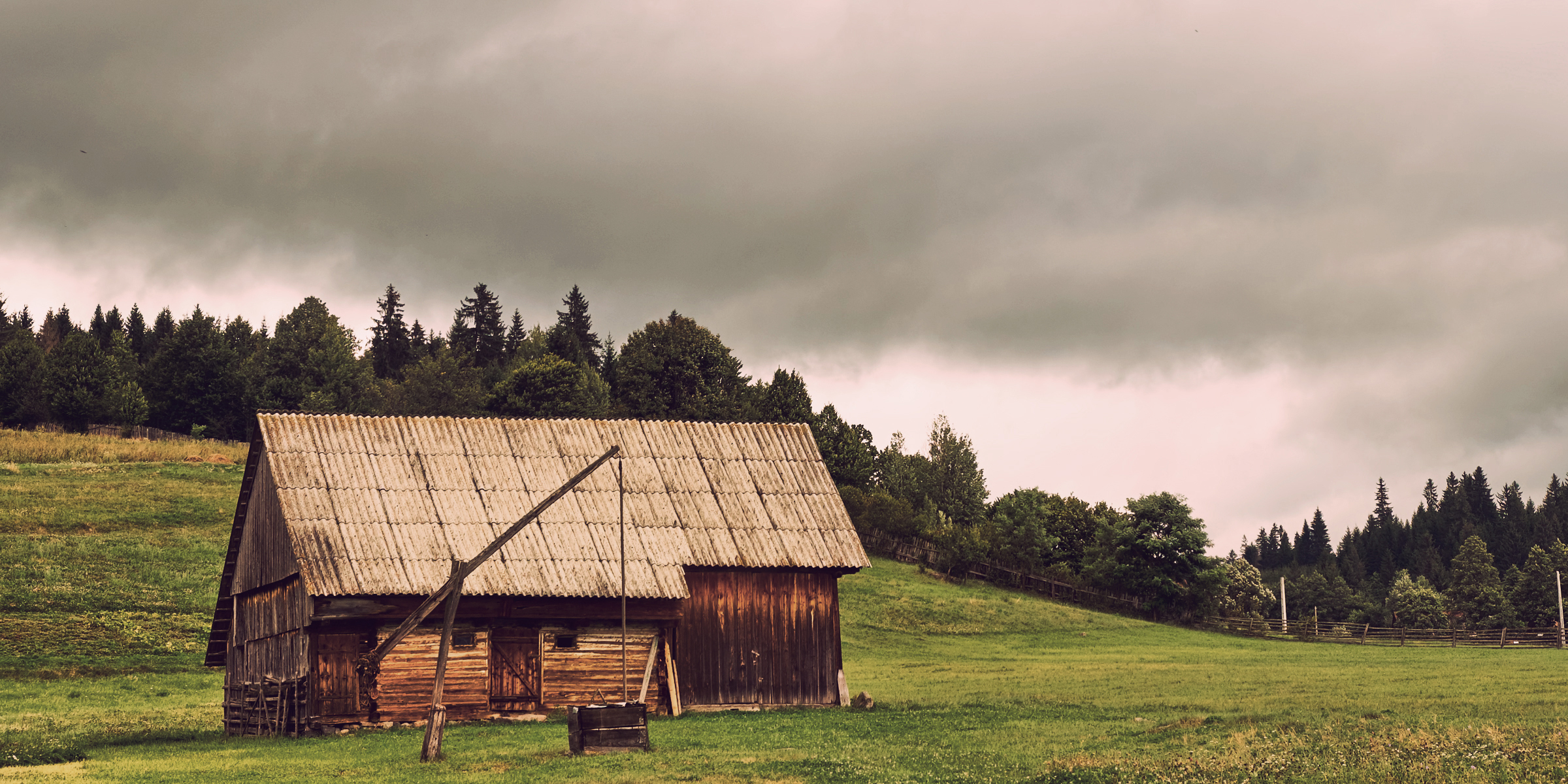 An old farmhouse on a farm | Source: Shutterstock
