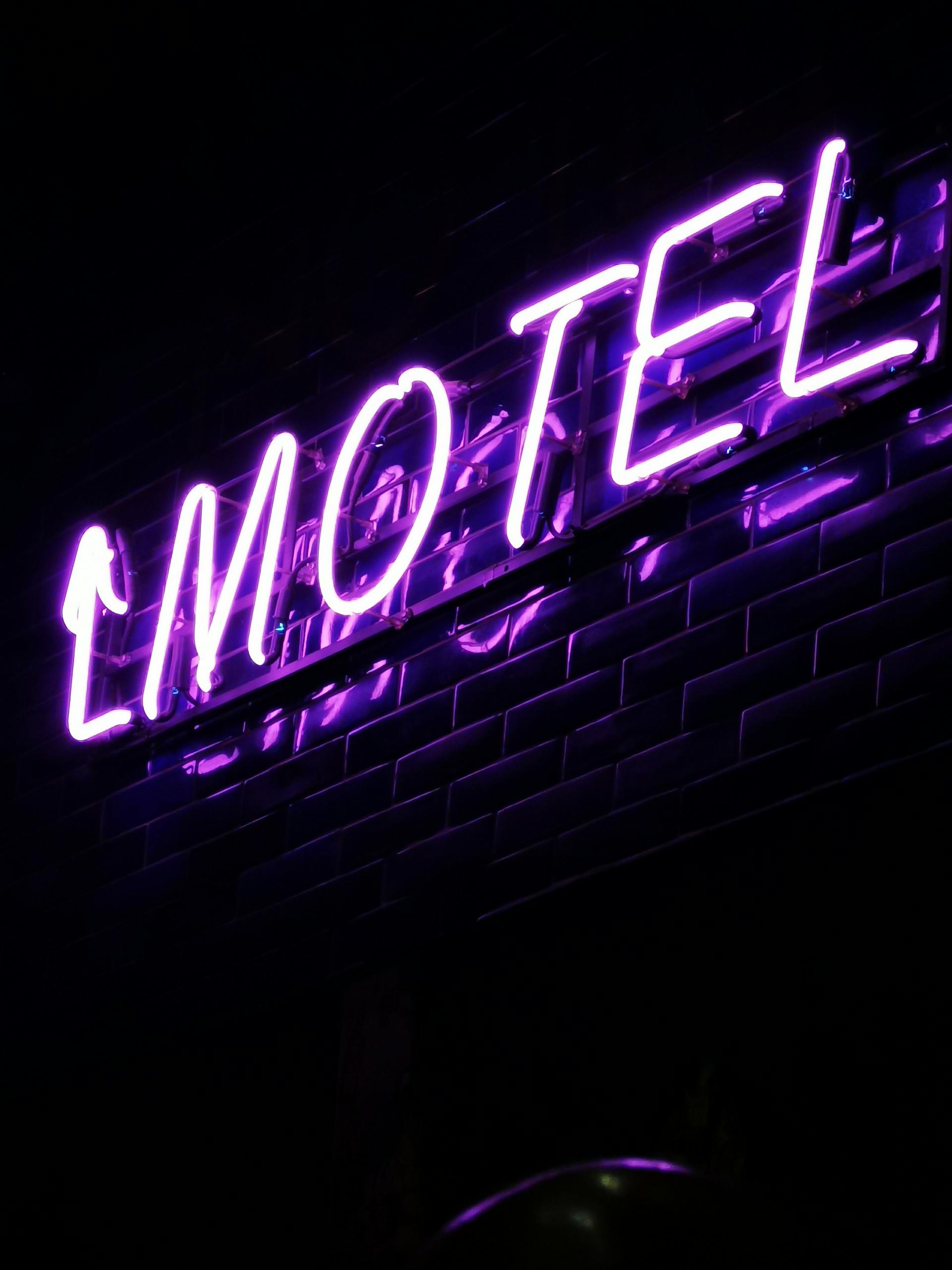 A motel sign | Source: Pexels