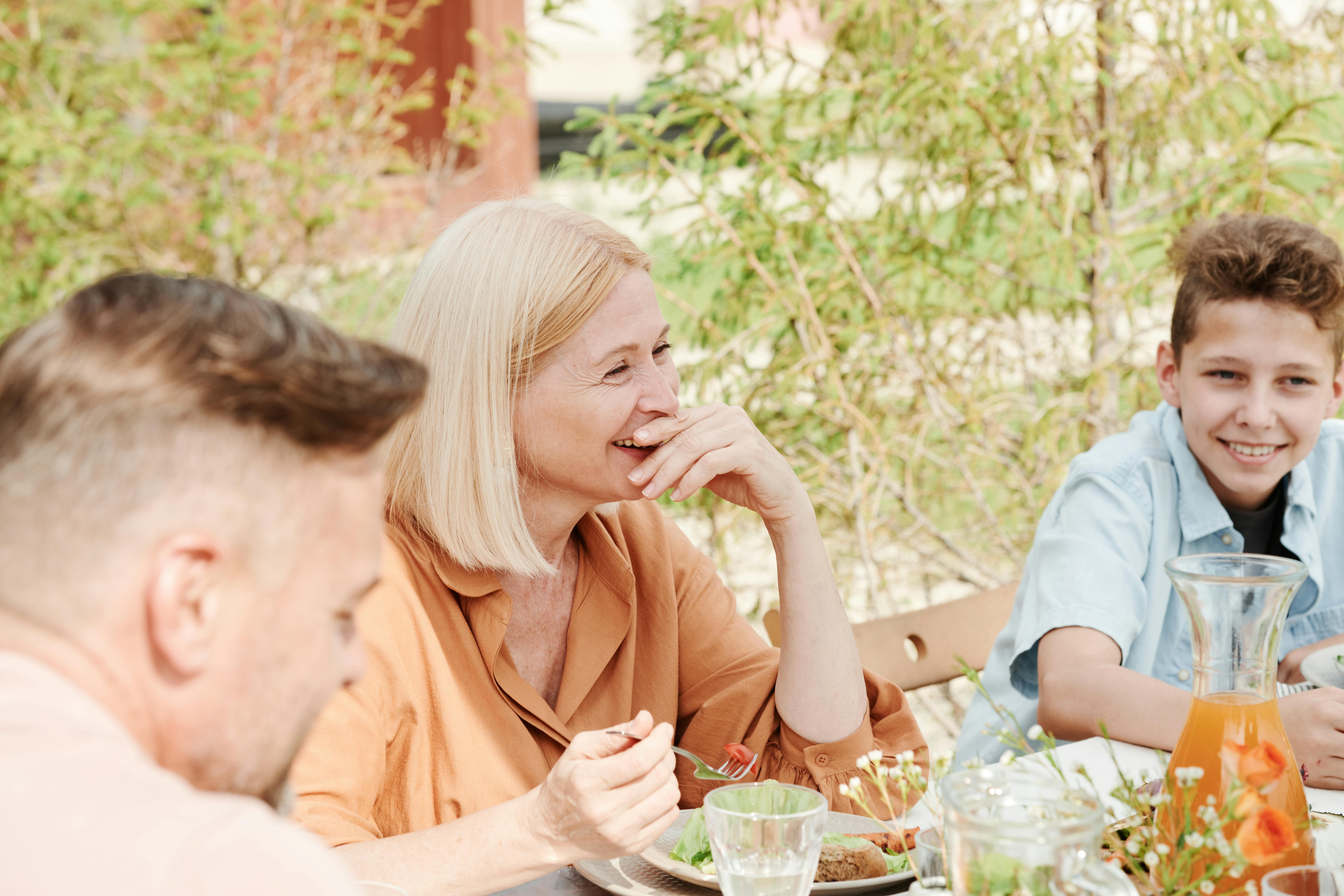 A family eating together outdoors | Source: Pexels
