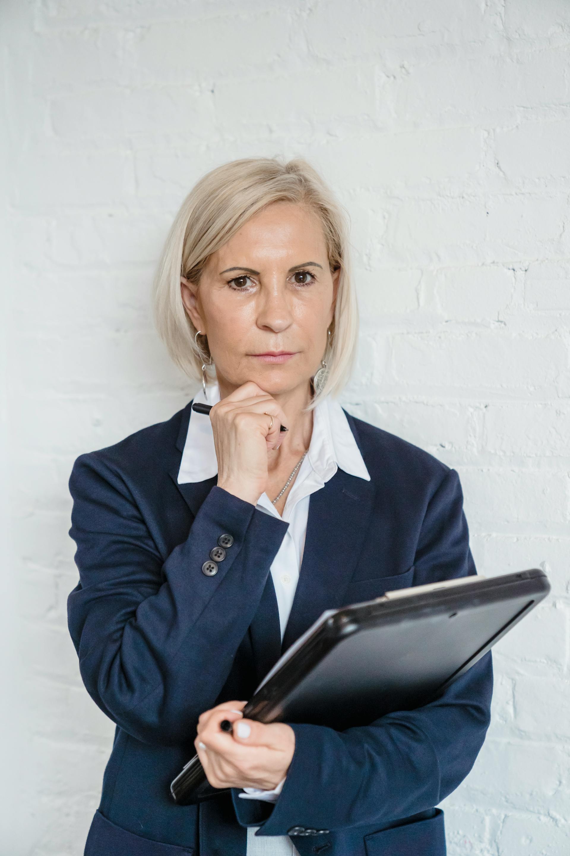 A woman holding a clipboard | Source: Pexels