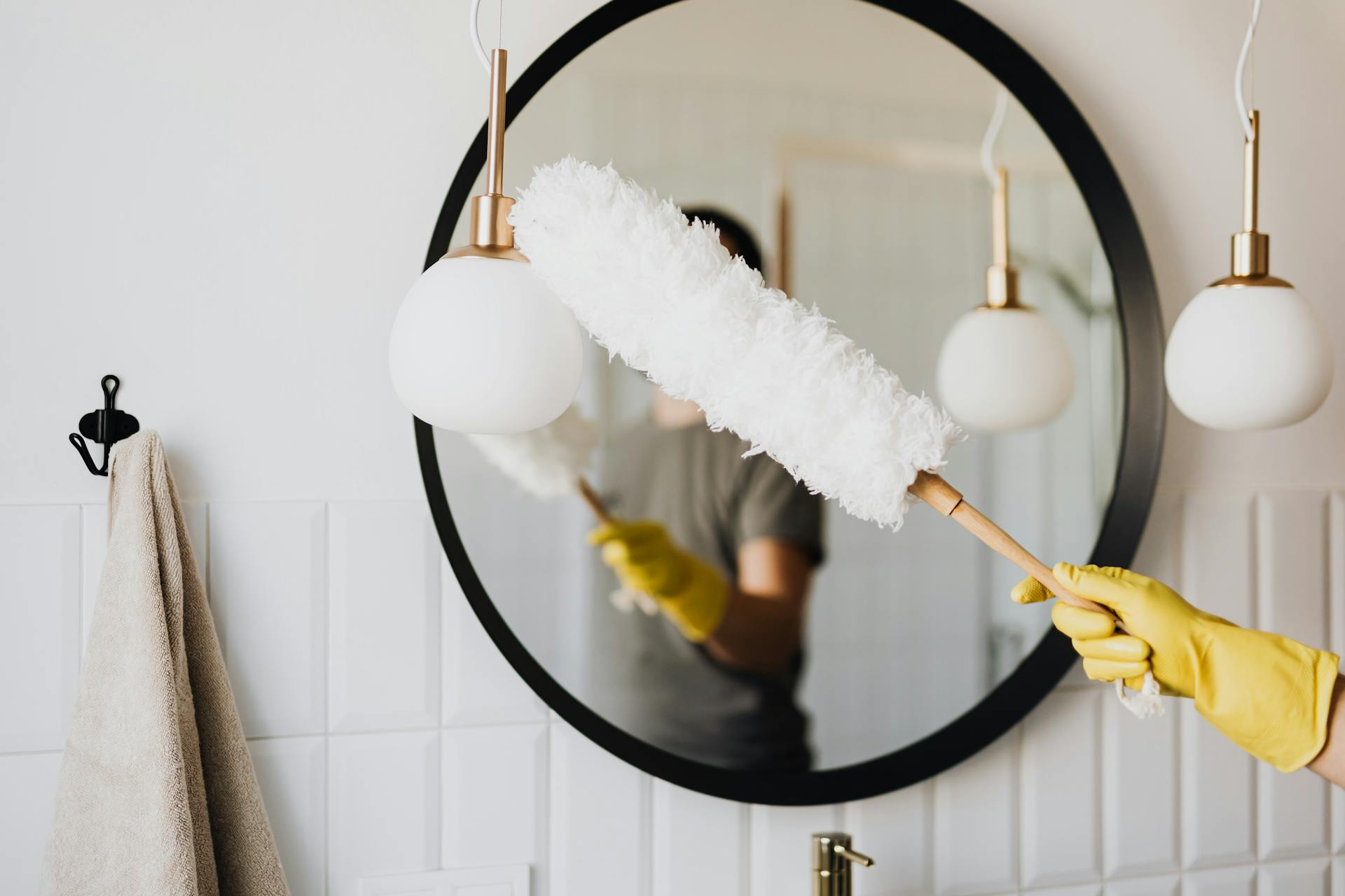 A woman dusting a lamp | Source: Pexels