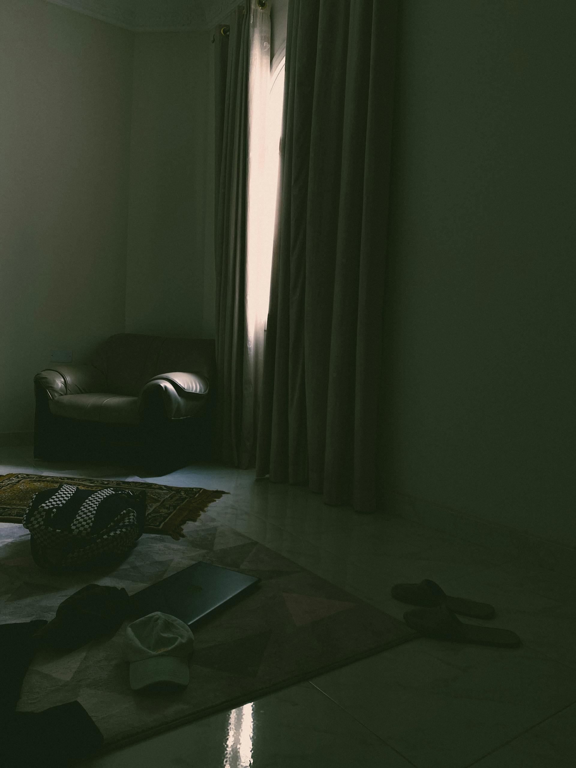 A dark and untidy apartment | Source: Pexels