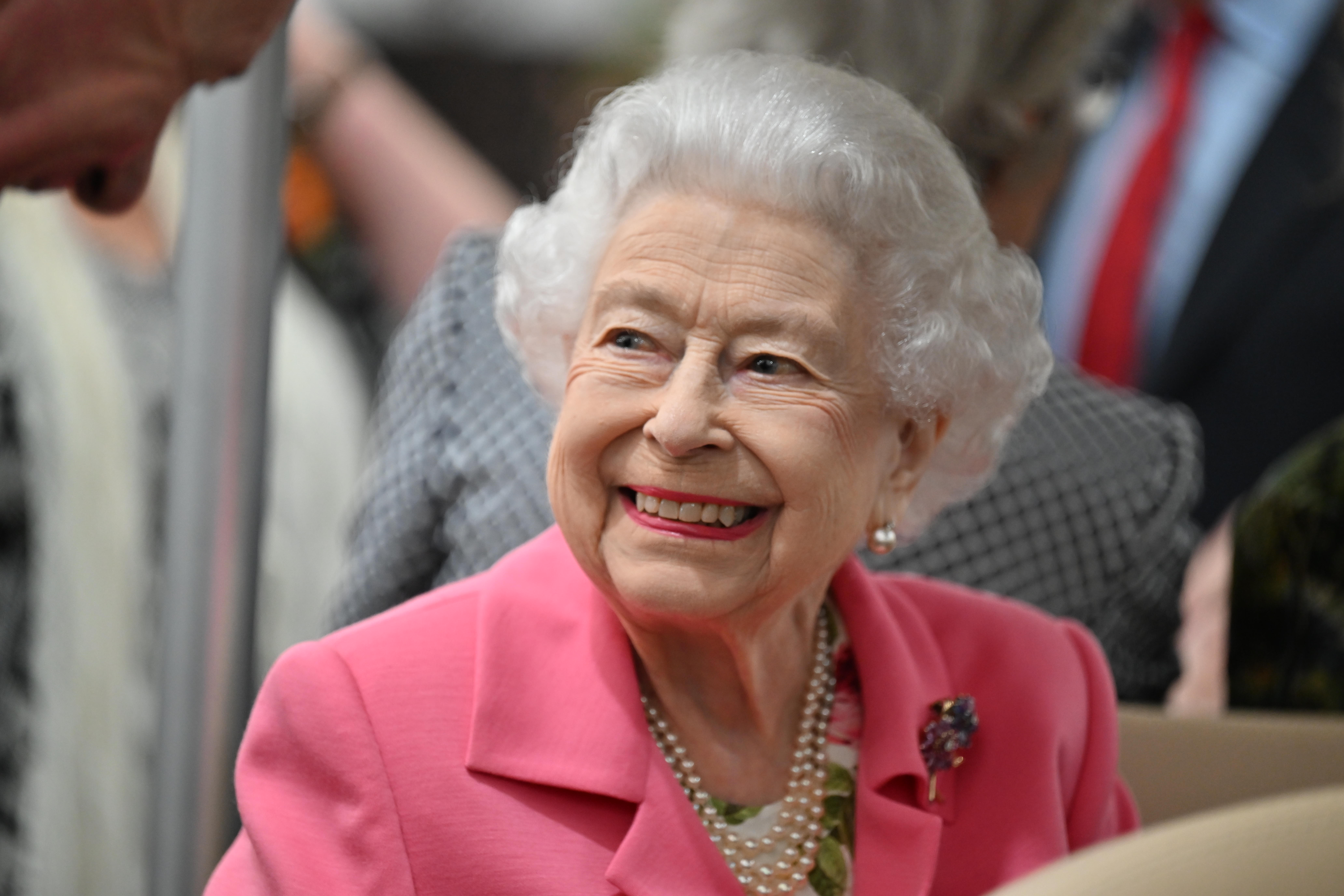 Queen Elizabeth II is given a tour by Keith Weed, President of the Royal Horticultural Society during a visit to The Chelsea Flower Show 2022 at the Royal Hospital Chelsea on May 23, 2022 in London, England. | Source: Getty Images