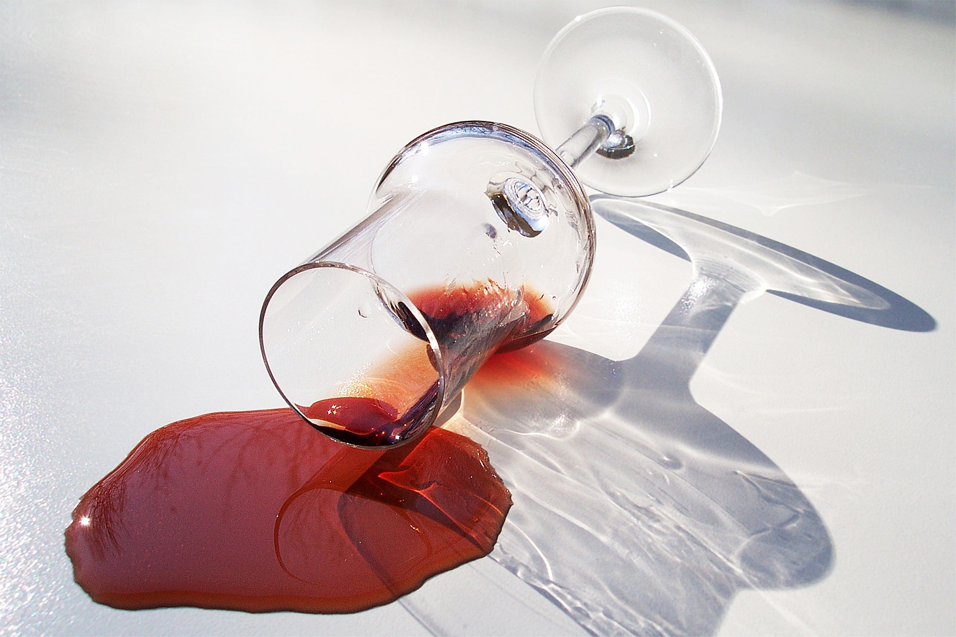 A shot of spilled wine | Source: Pixabay