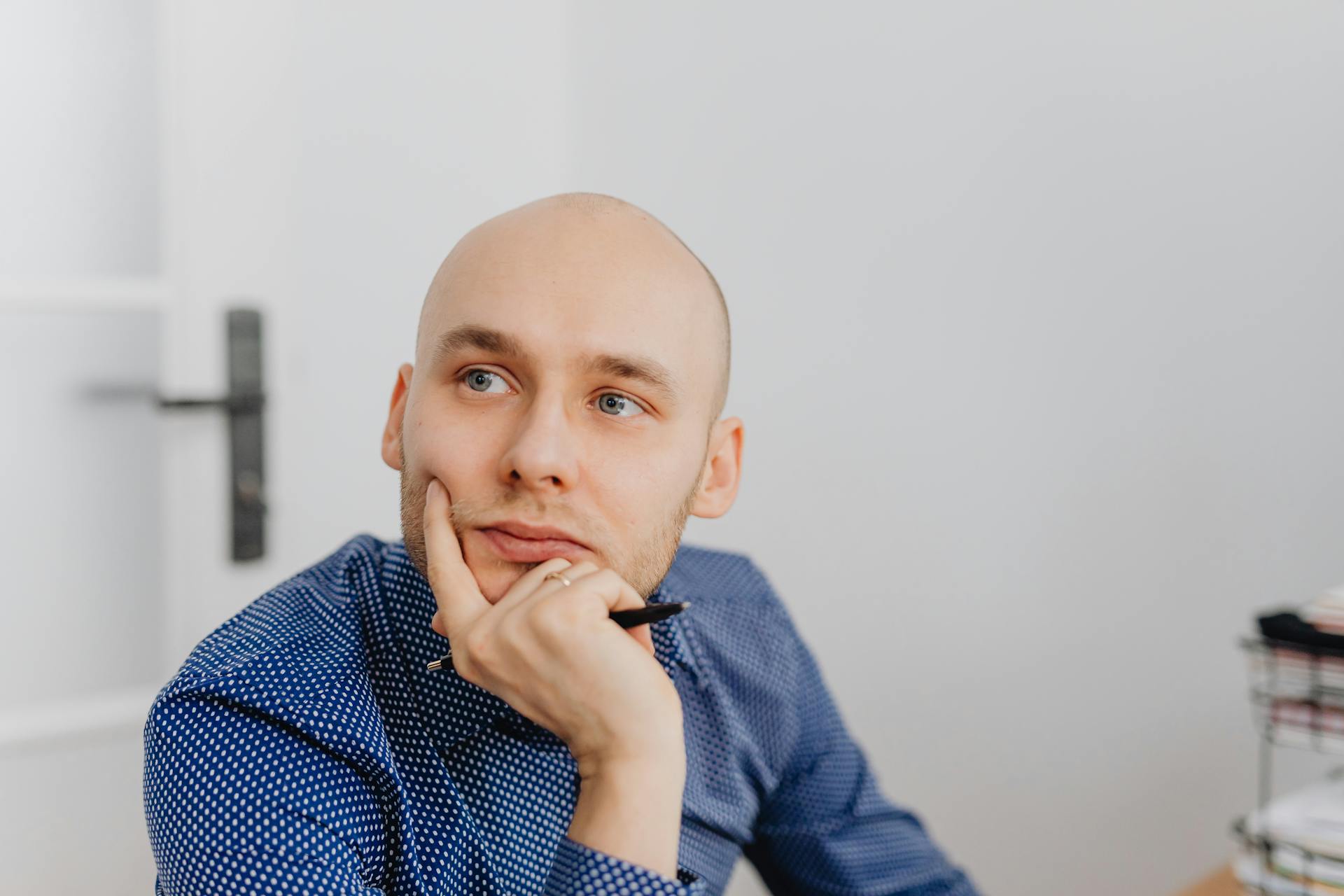A man lost in deep thought | Source: Pexels