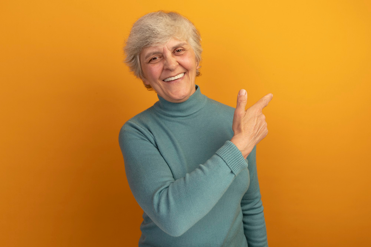 A senior woman smiling | Source: Freepik