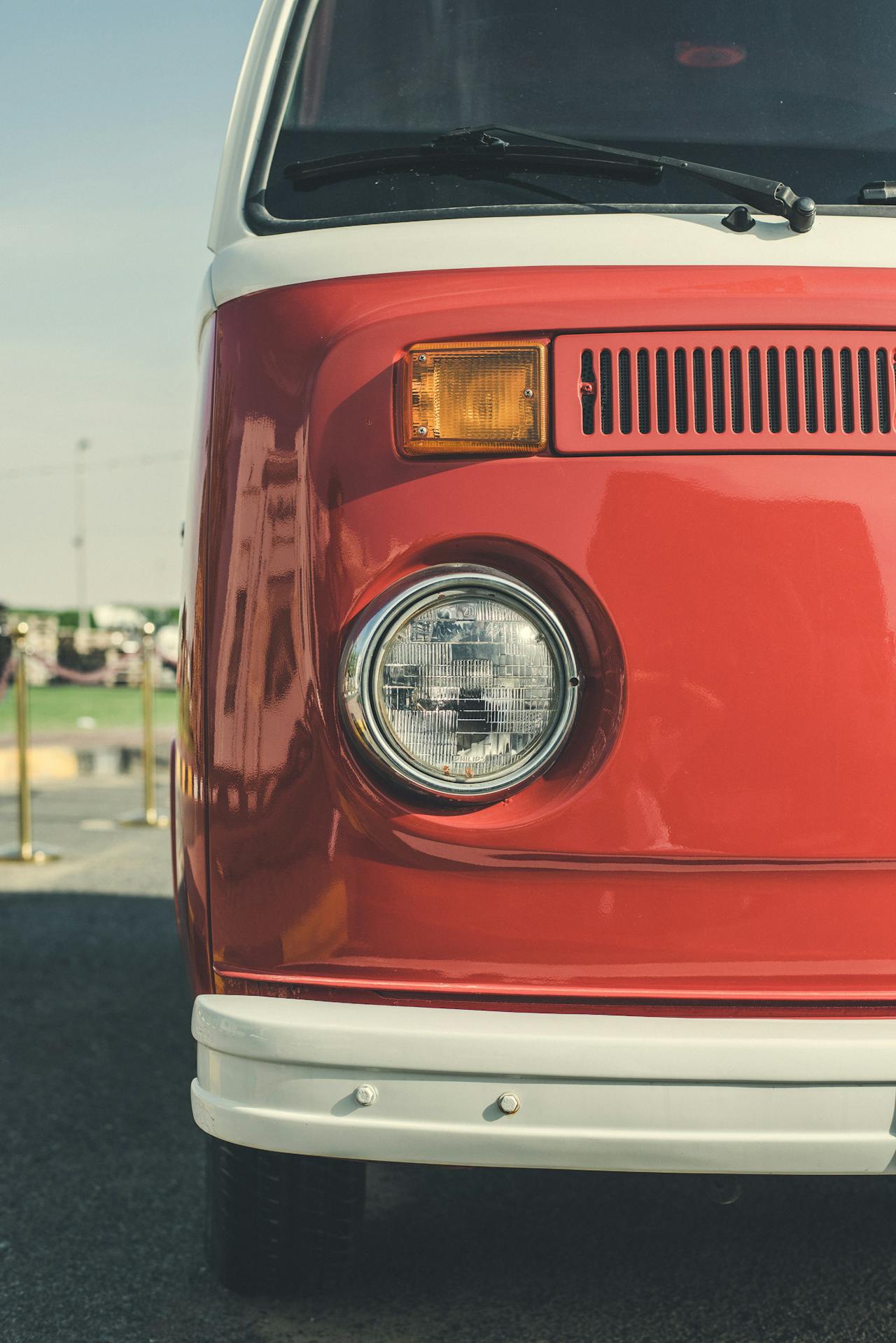 Close-up shot of a red van | Source: Pexels