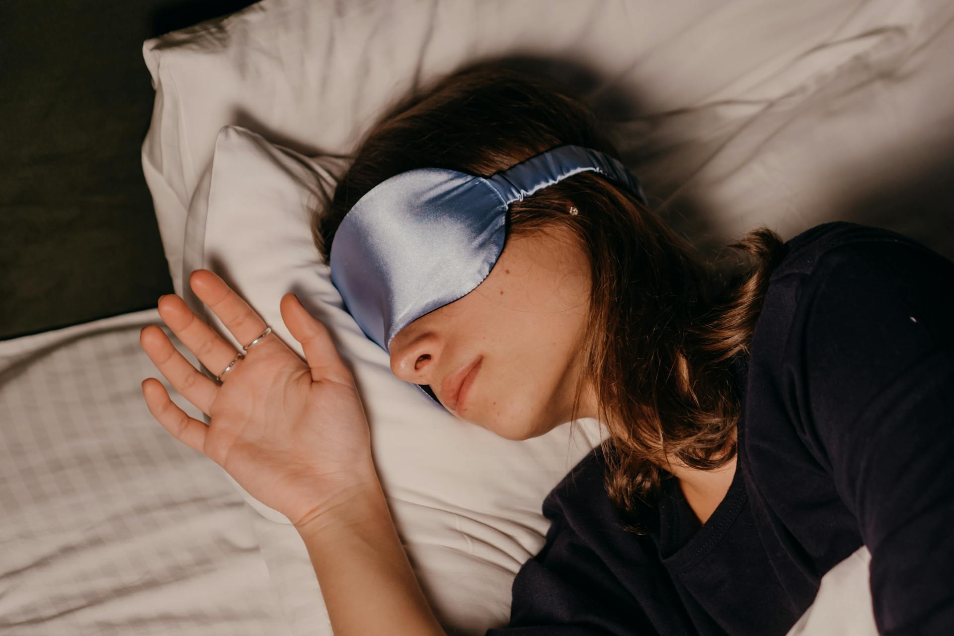 A woman lying in bed | Source: Pexels