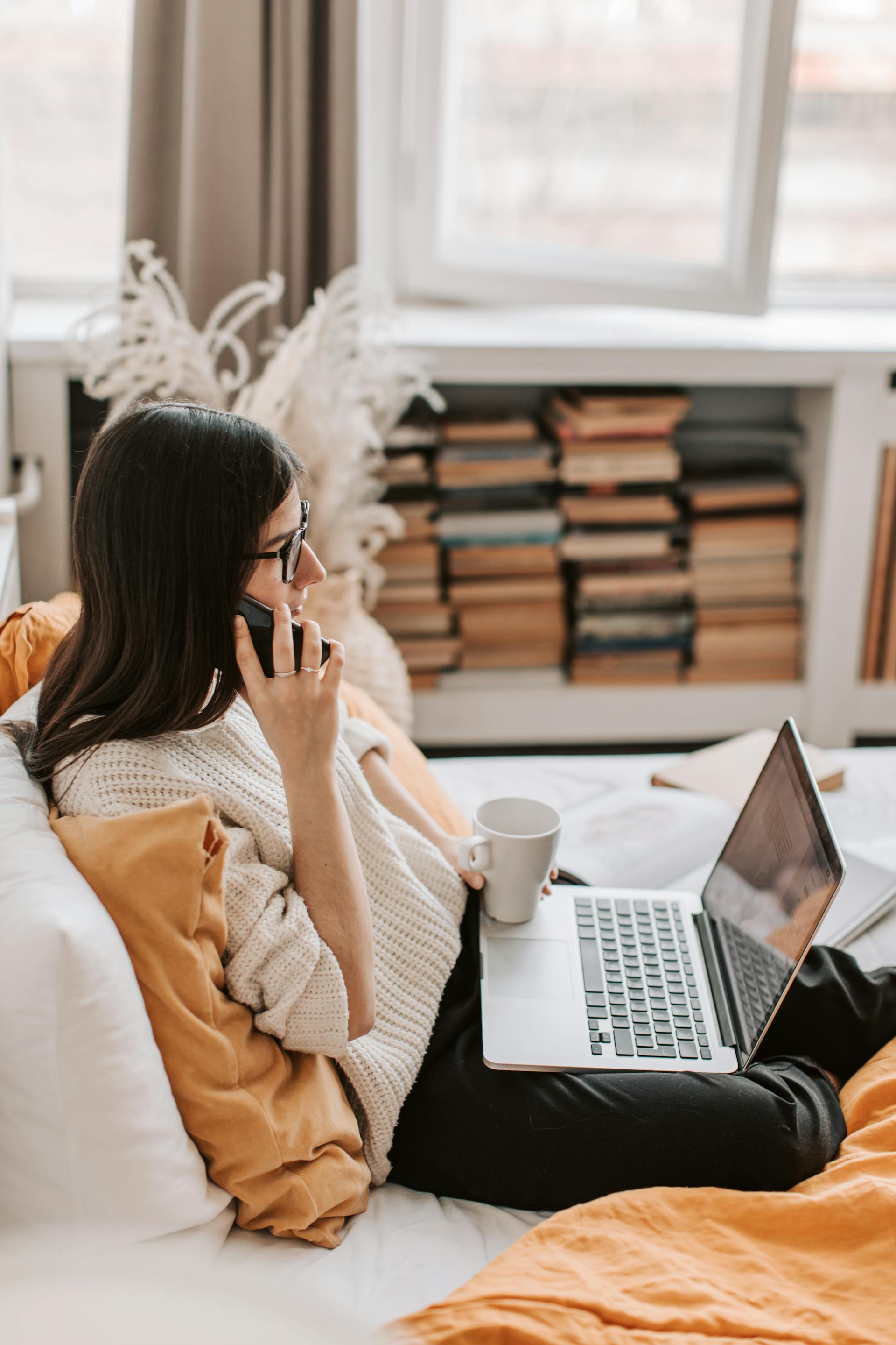A woman speaking on her phone | Source: Pexels