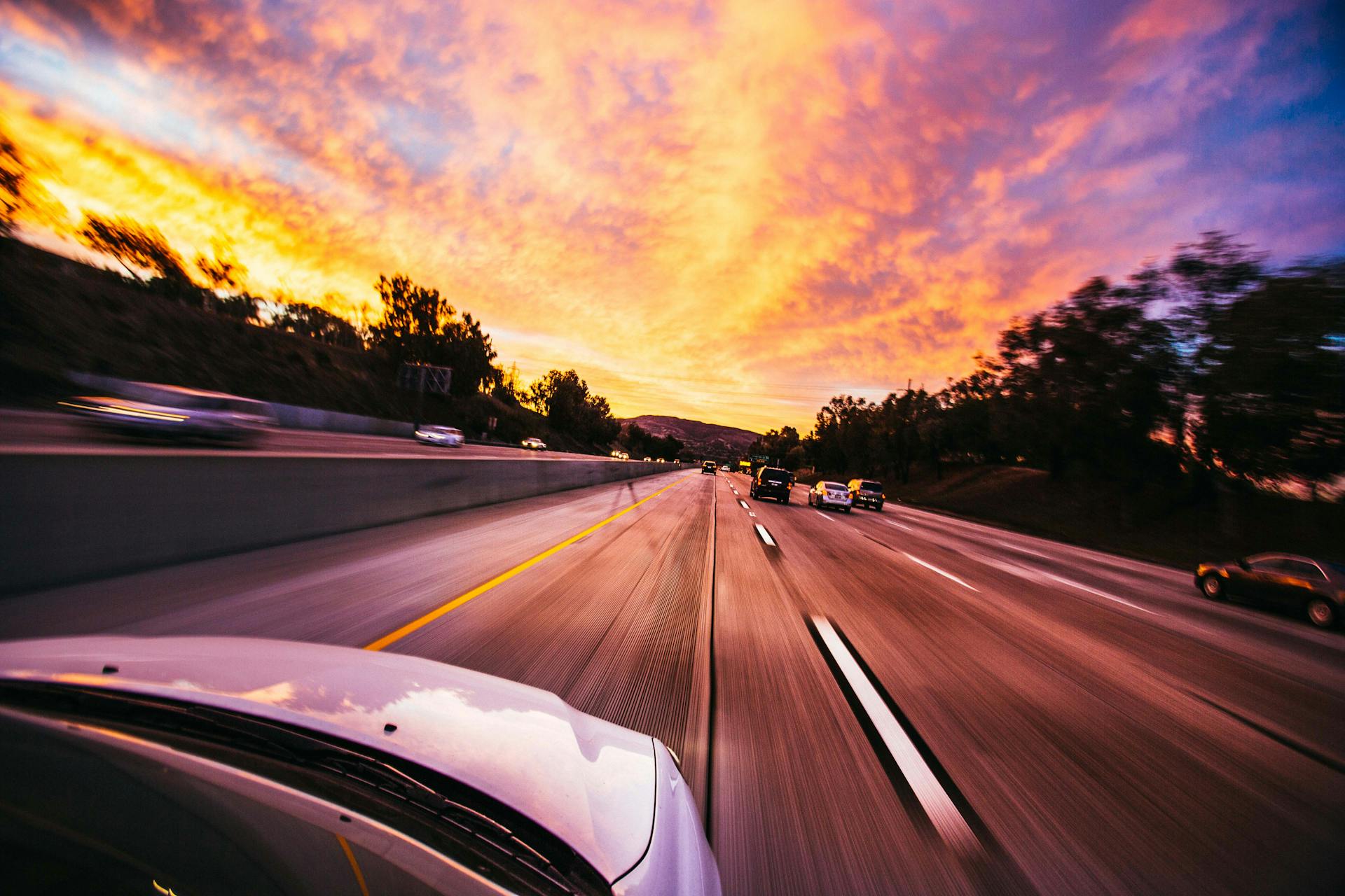 Cars driving on a highway | Source: Pexels