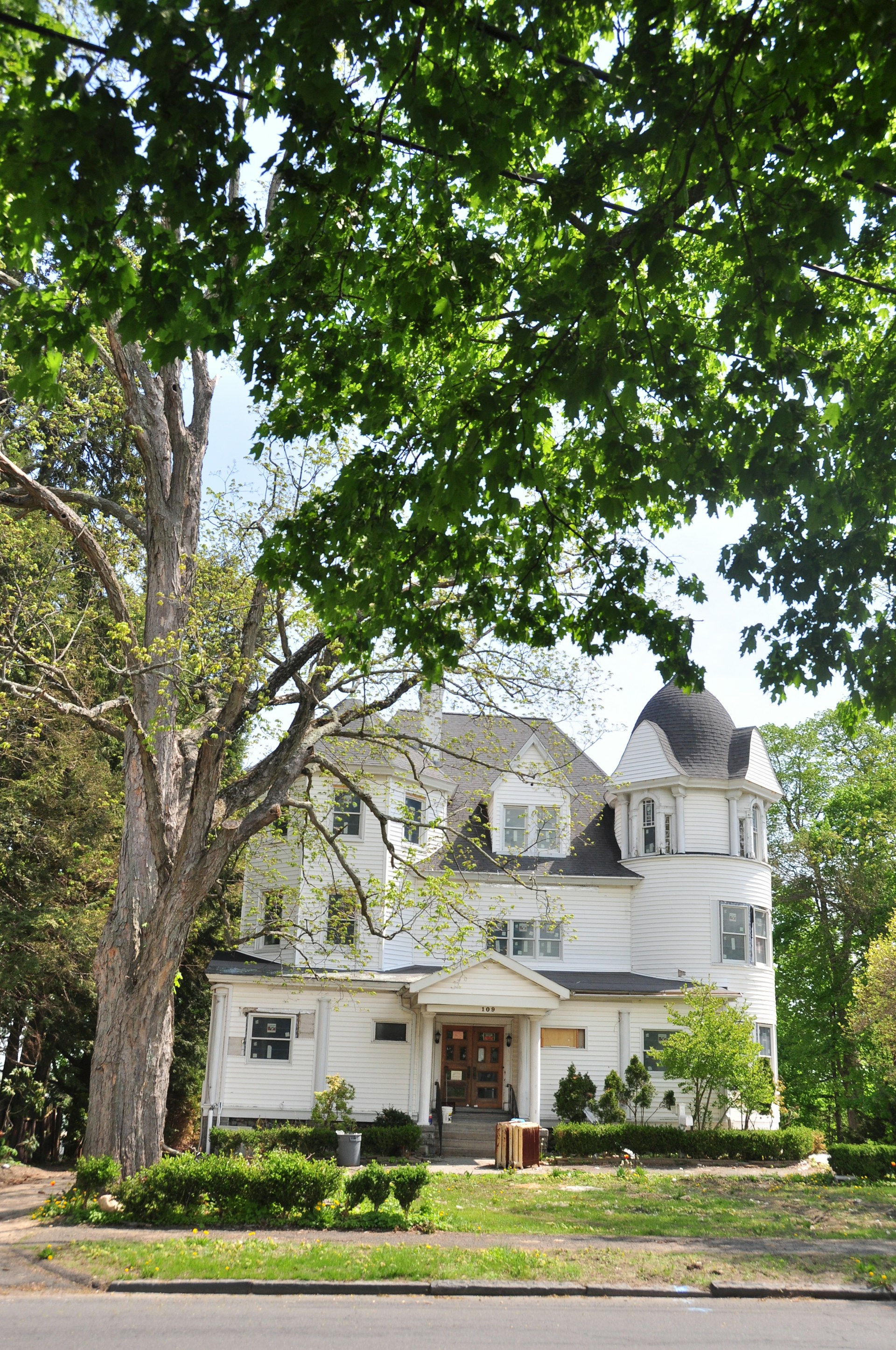 Scenic view of a mansion | Source: Unsplash