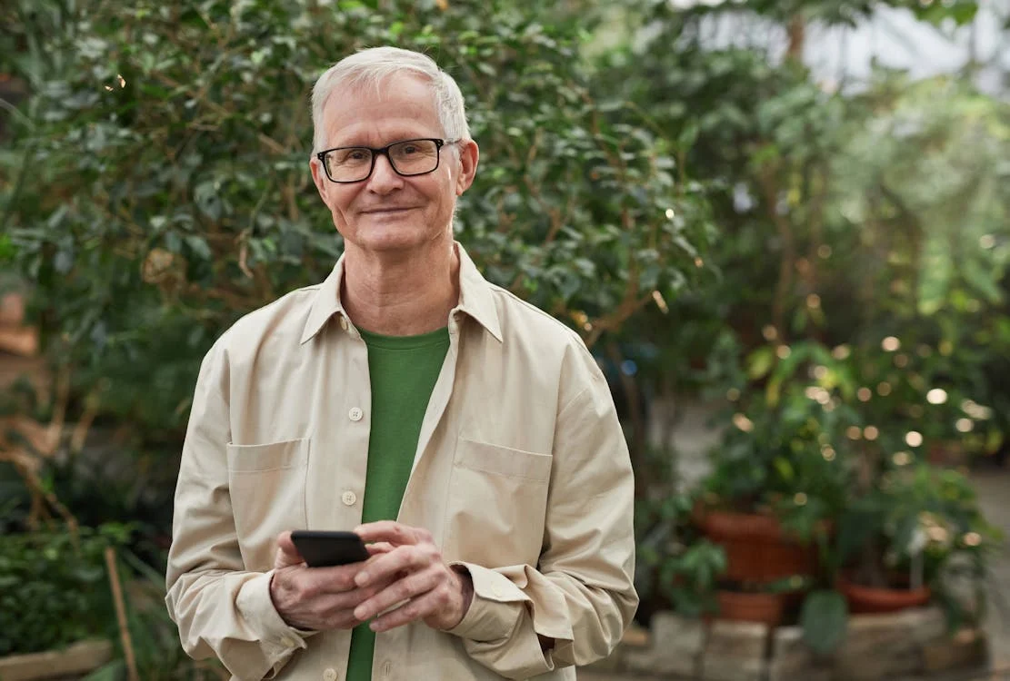 A smiling elderly man | Source: Pexels