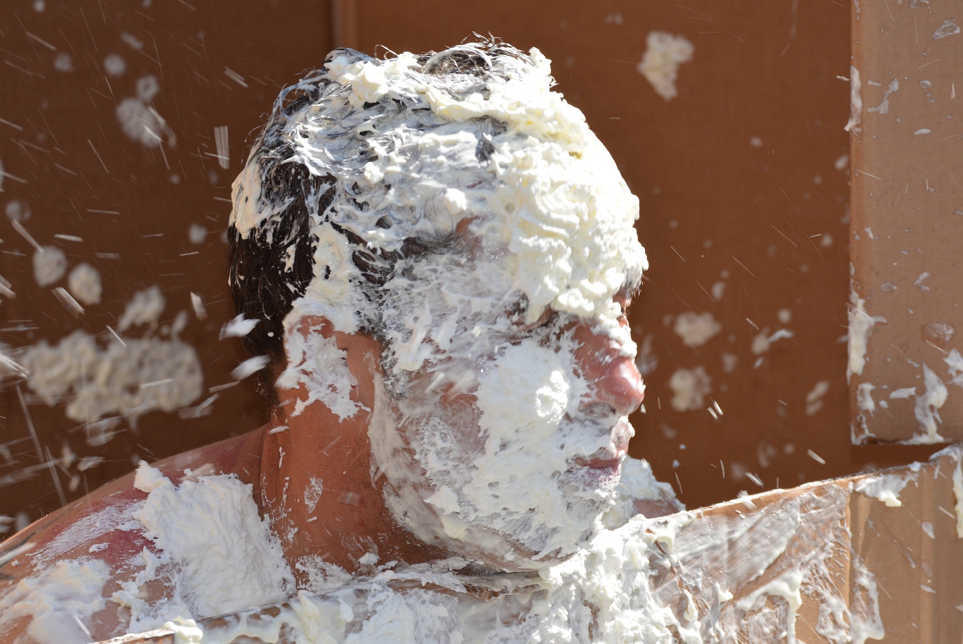 Cream splattered all over a man's face | Source: Pixabay