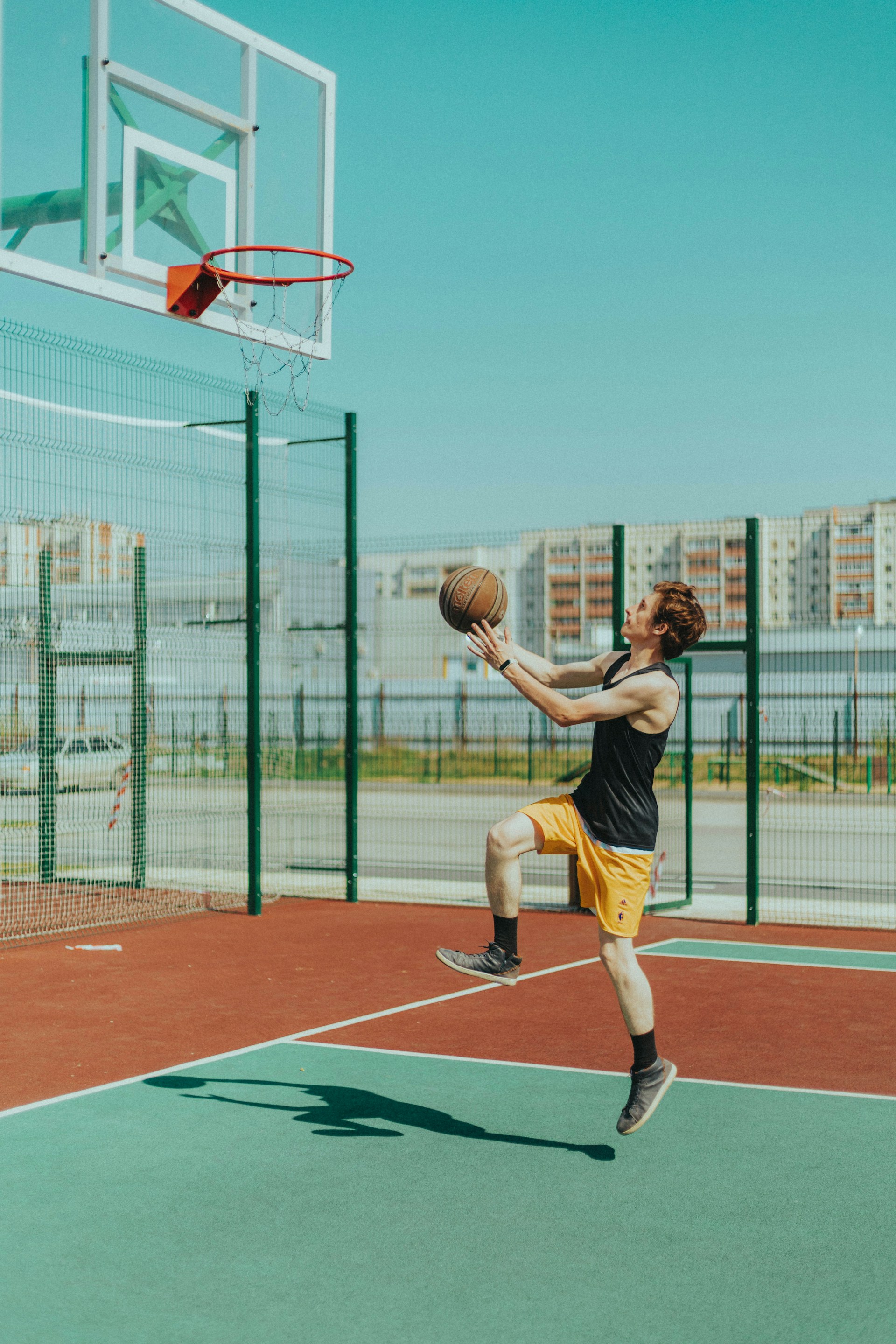 A basketball player in the court | Source: Unsplash