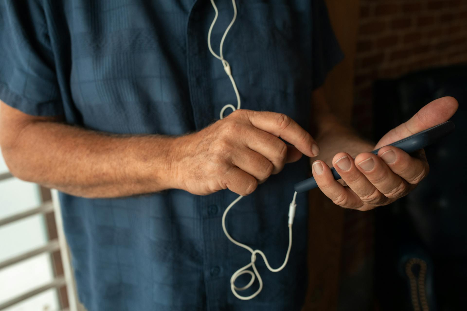 A man using his phone | Source: Pexels