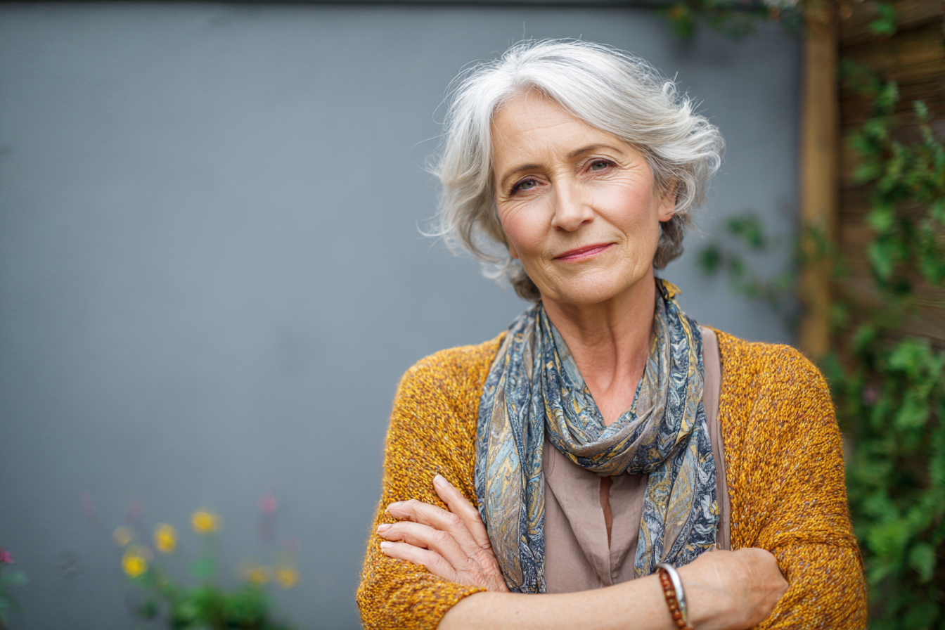 An older woman looking straight ahead | Source: Midjourney