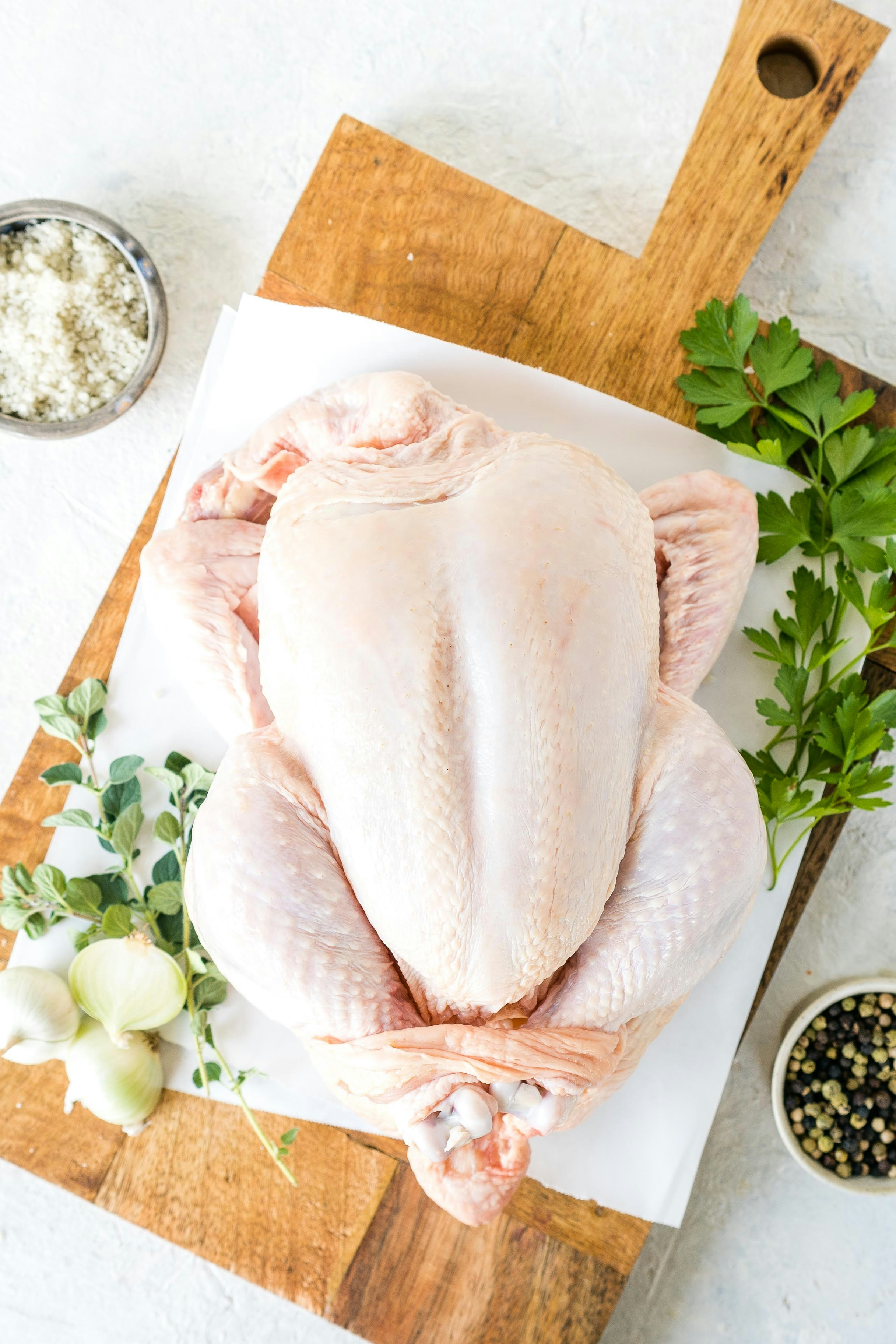 Raw chicken on a cutting board | Source: Pexels