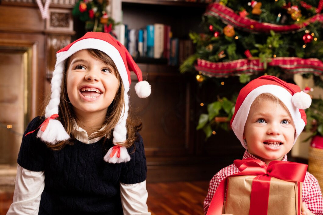 Happy kids on Christmas morning | Source: Freepik