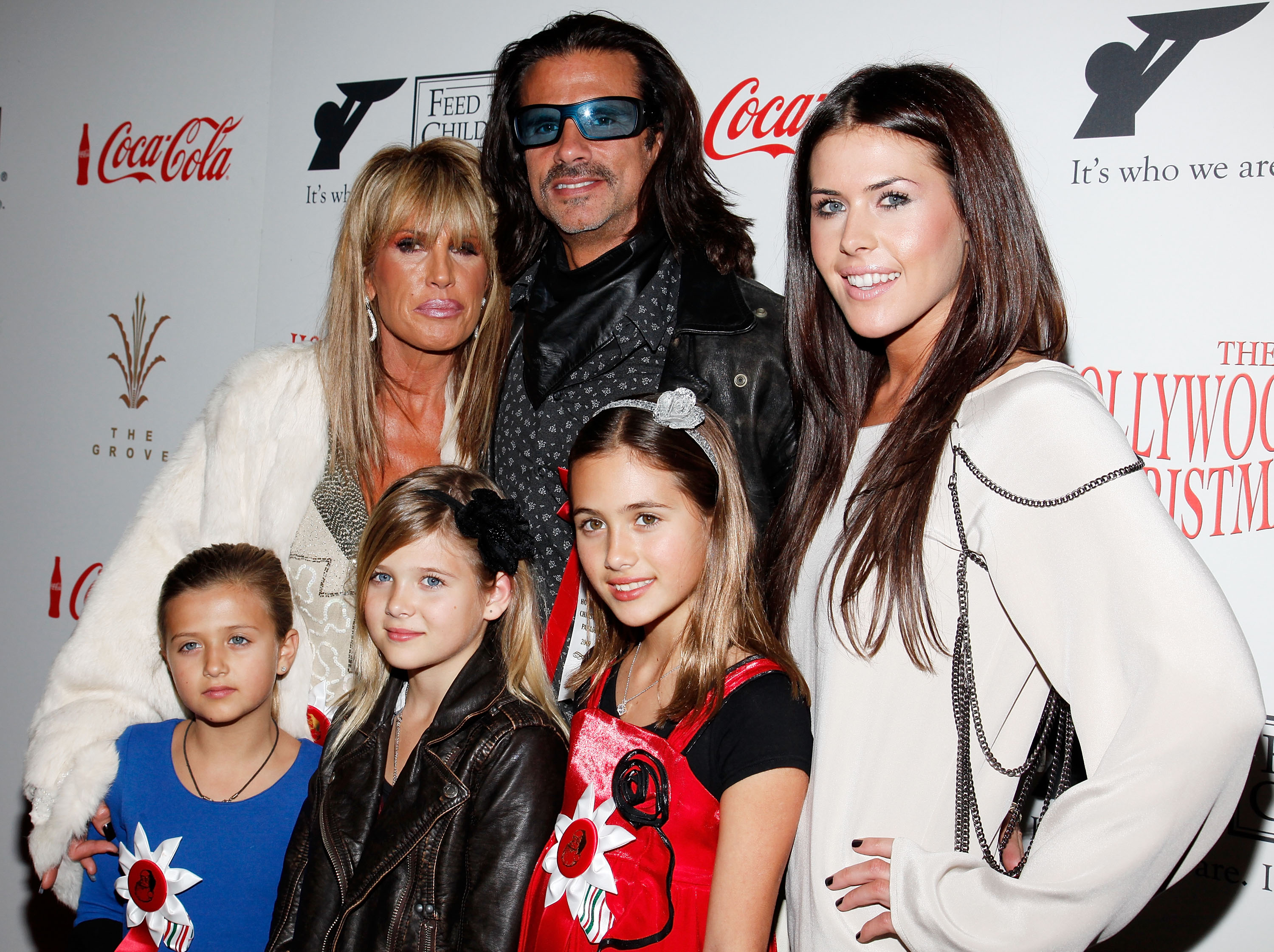 (L back) Michelle Smith, the actor, Dakota Lamas (R back), (L-R front) Victoria, Isabella, and Alexandra Lamas attend the Hollywood Christmas Parade on November 29, 2009. | Source: Getty Images