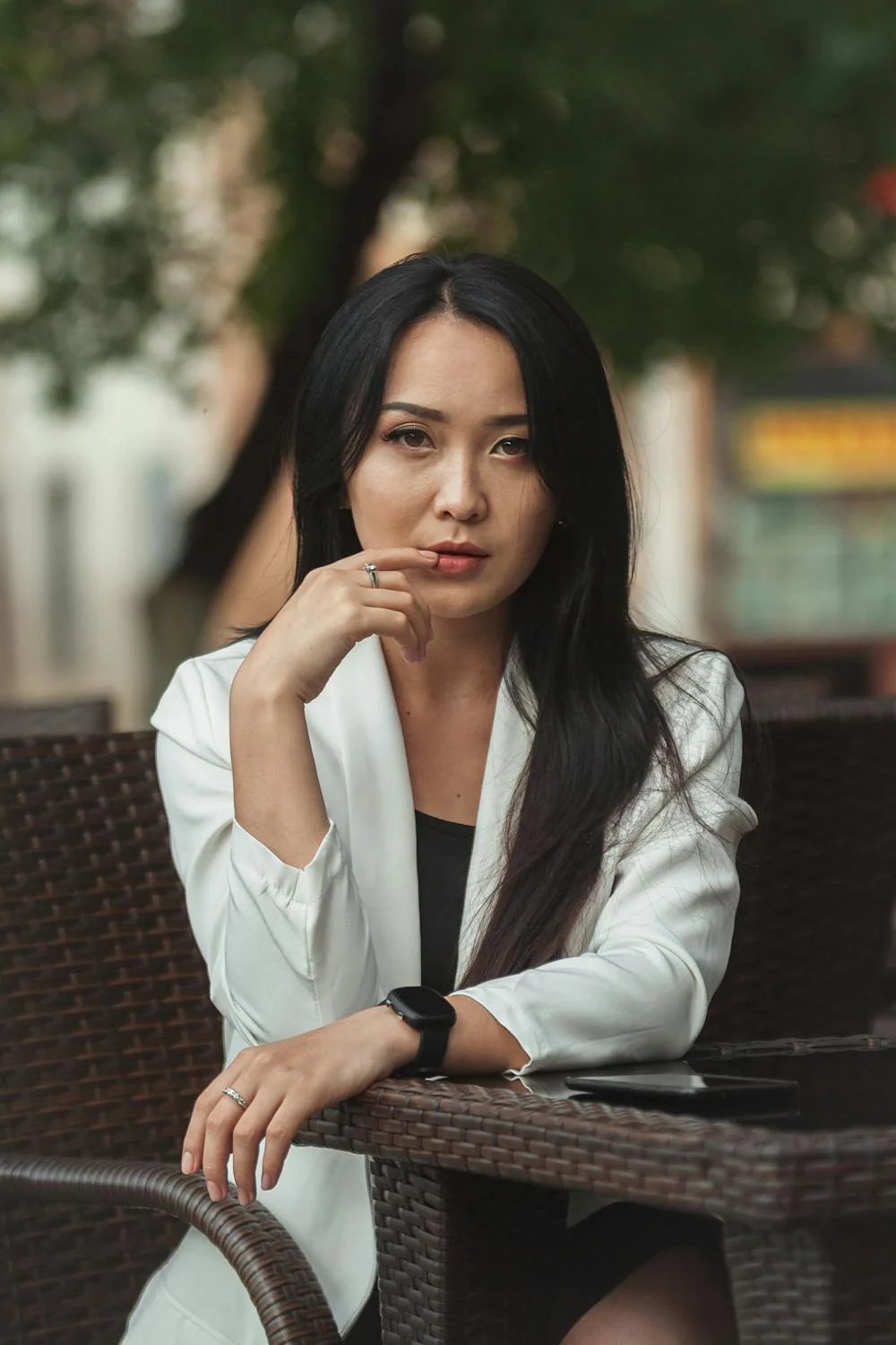 A serious woman in a cafe | Source: Pexels