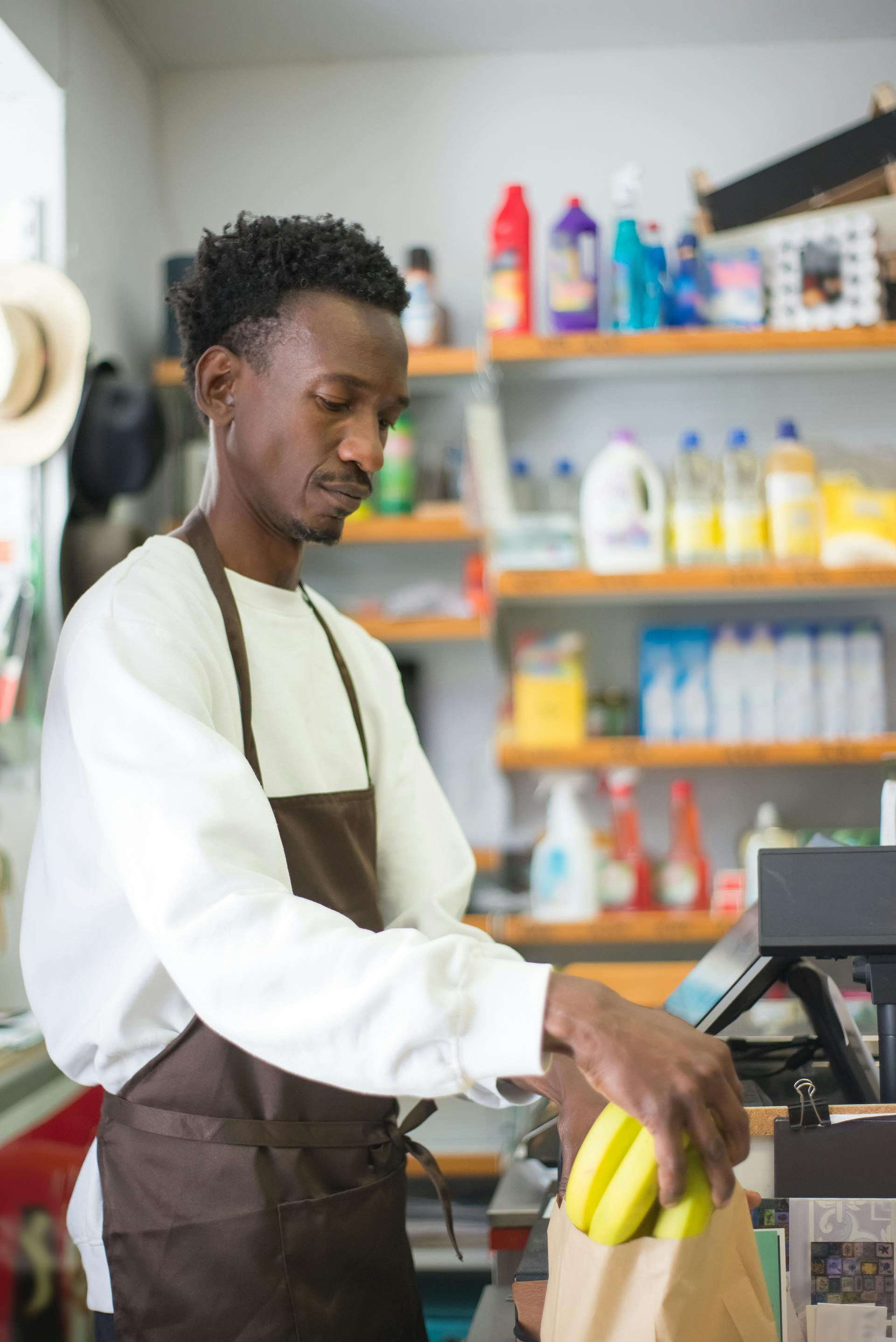 A supermarket cashier | Source: Pexels