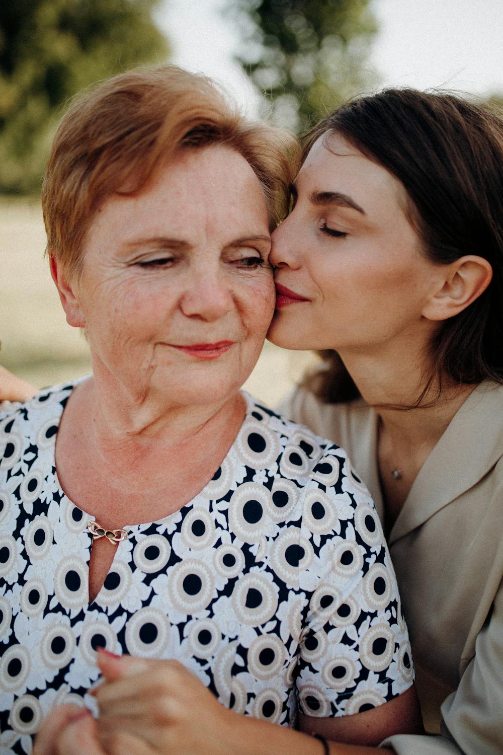 A daughter hugging her mother | Source: Pexels