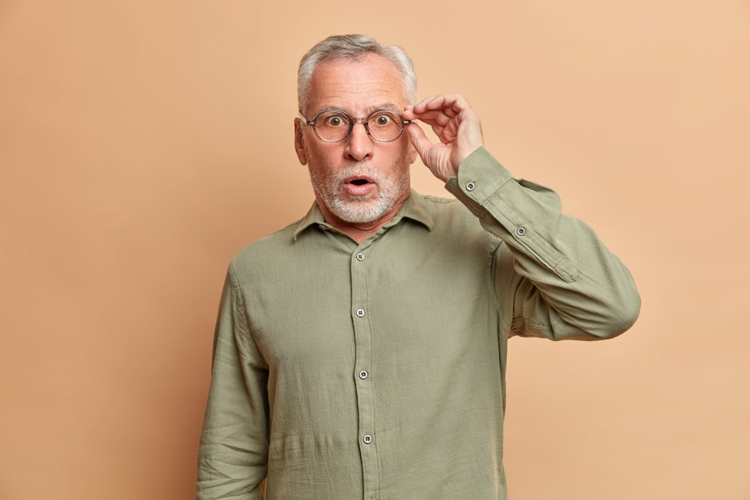 A startled senior man | Source: Freepik