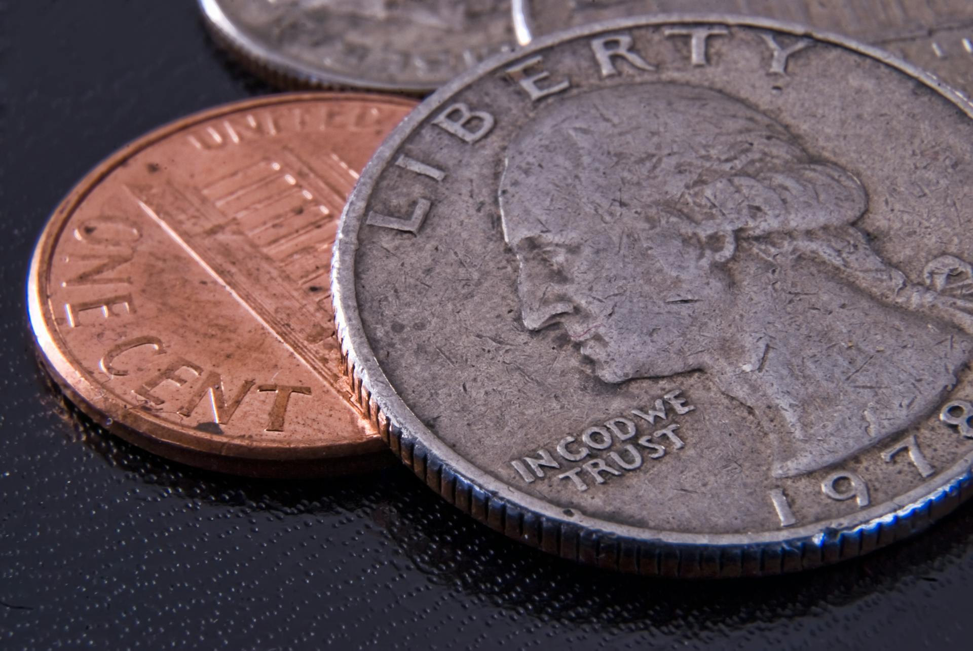 Coins on a table | Source: Pexels