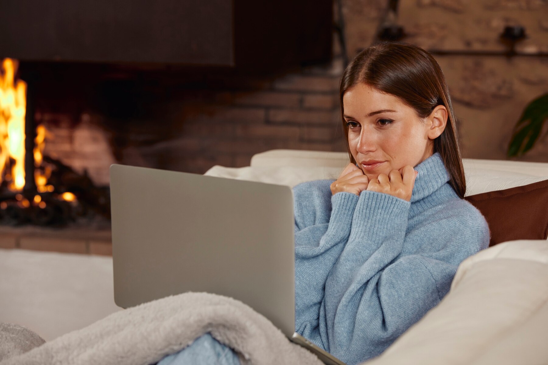 Woman on her laptop | Source: Freepik