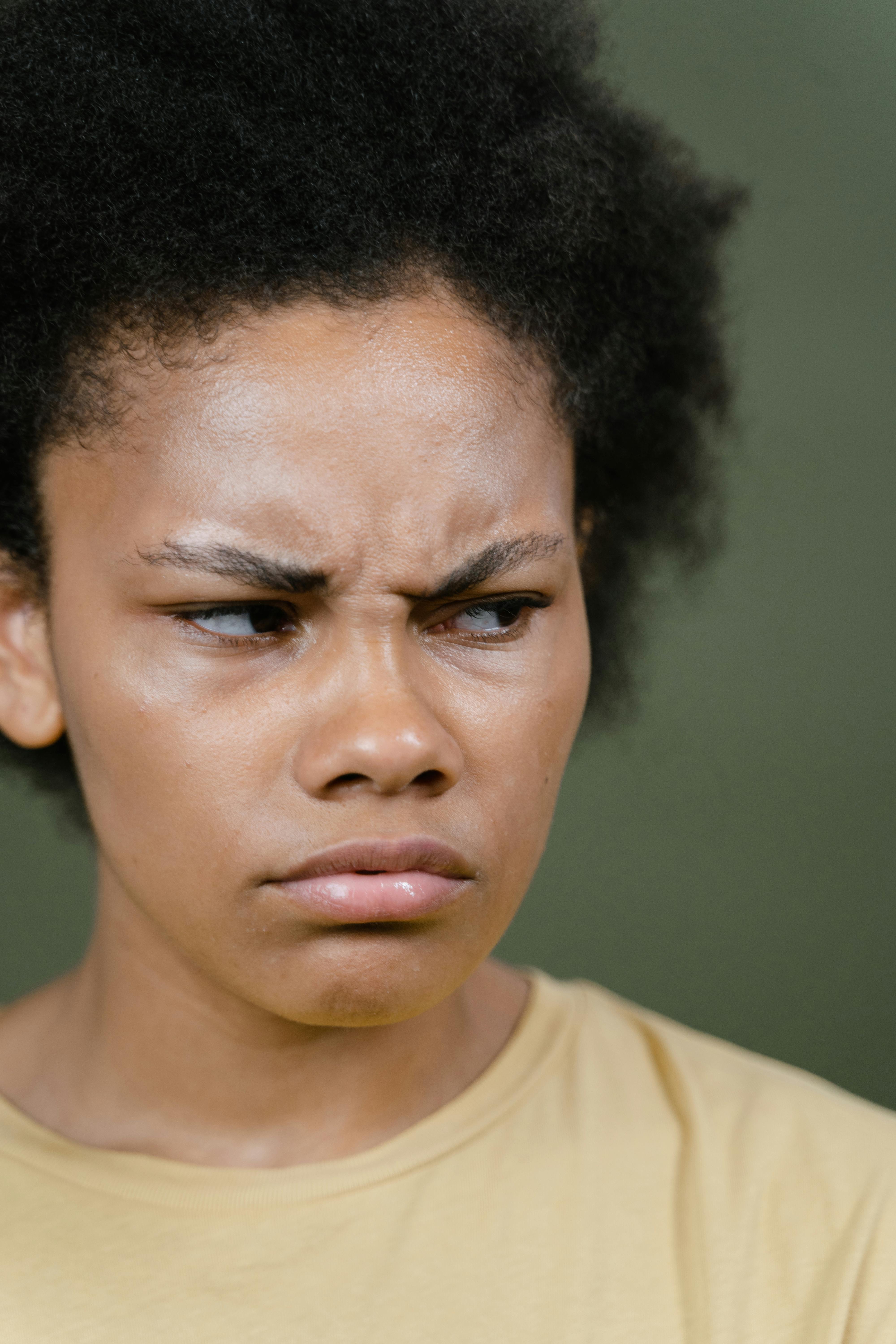 A suspicious woman | Source: Pexels
