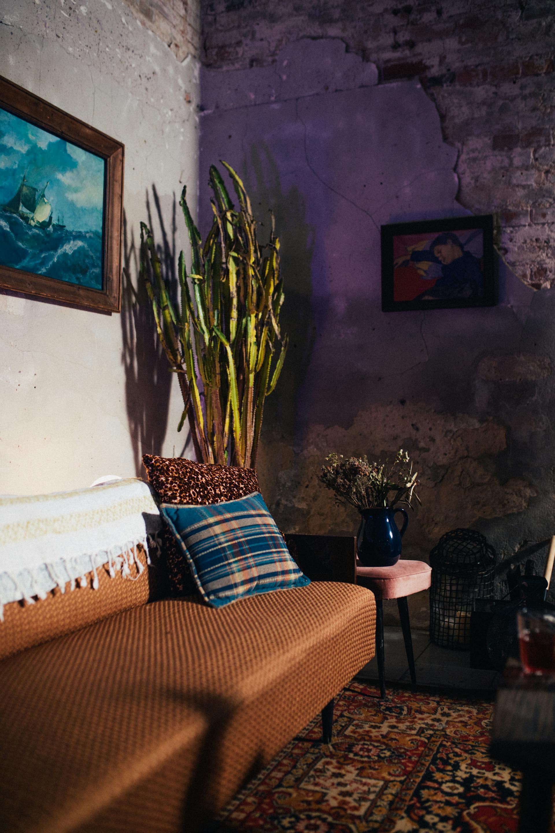 Throw pillows on a sofa in a room | Source: Pexels