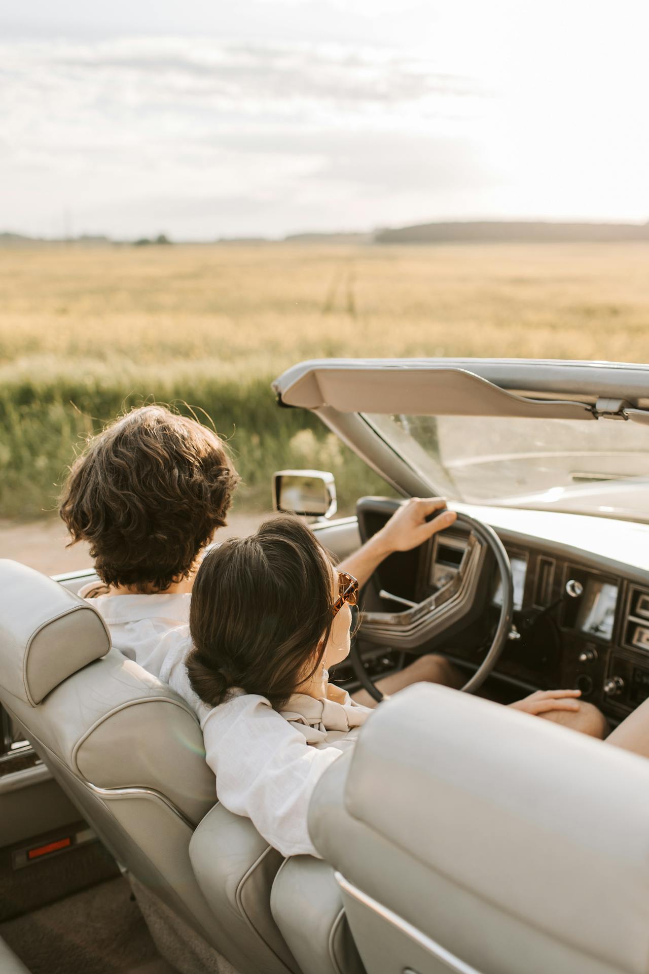 A couple enjoying their drive | Source: Pexels
