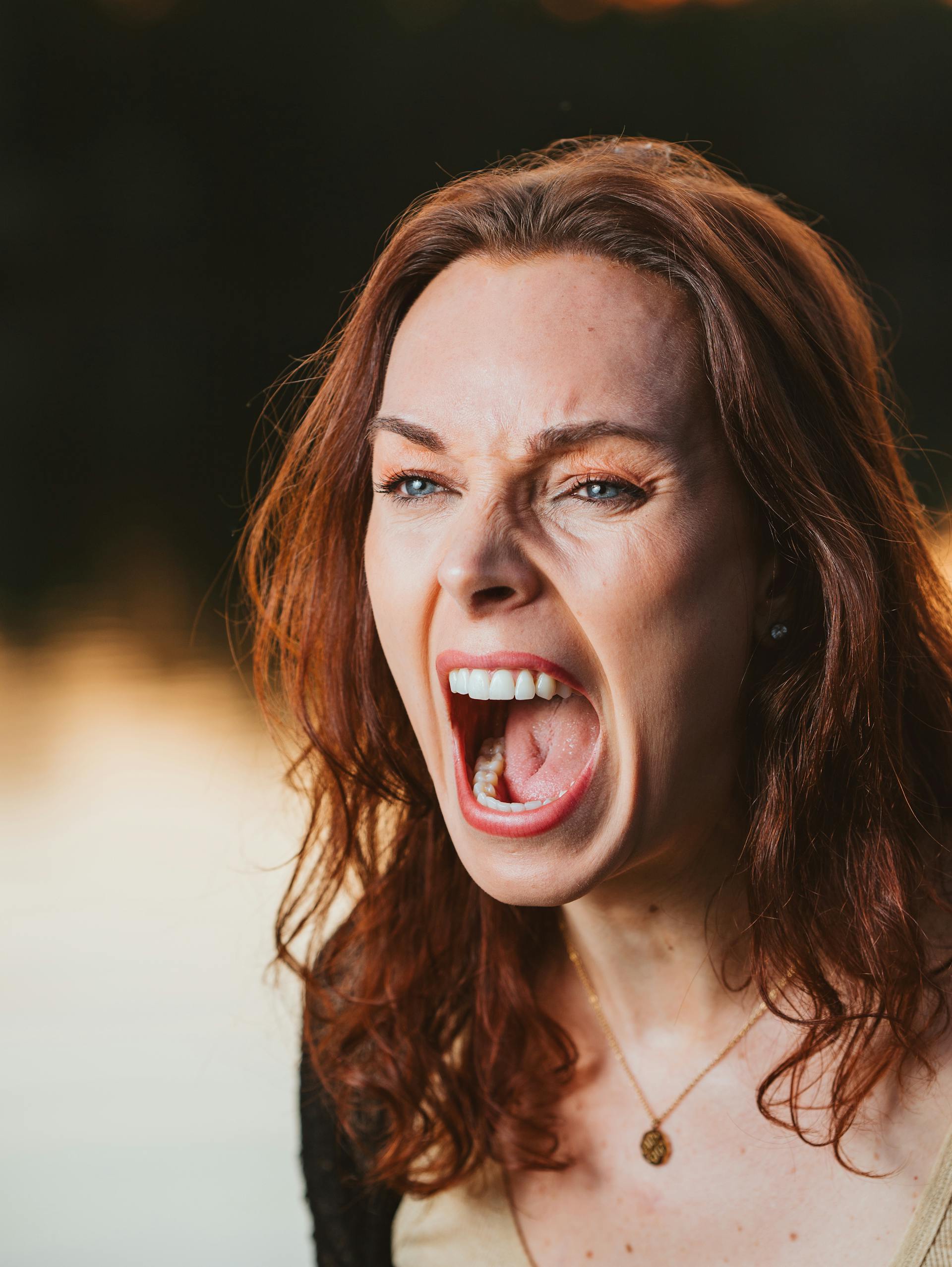 A woman shouting at someone | Source: Pexels